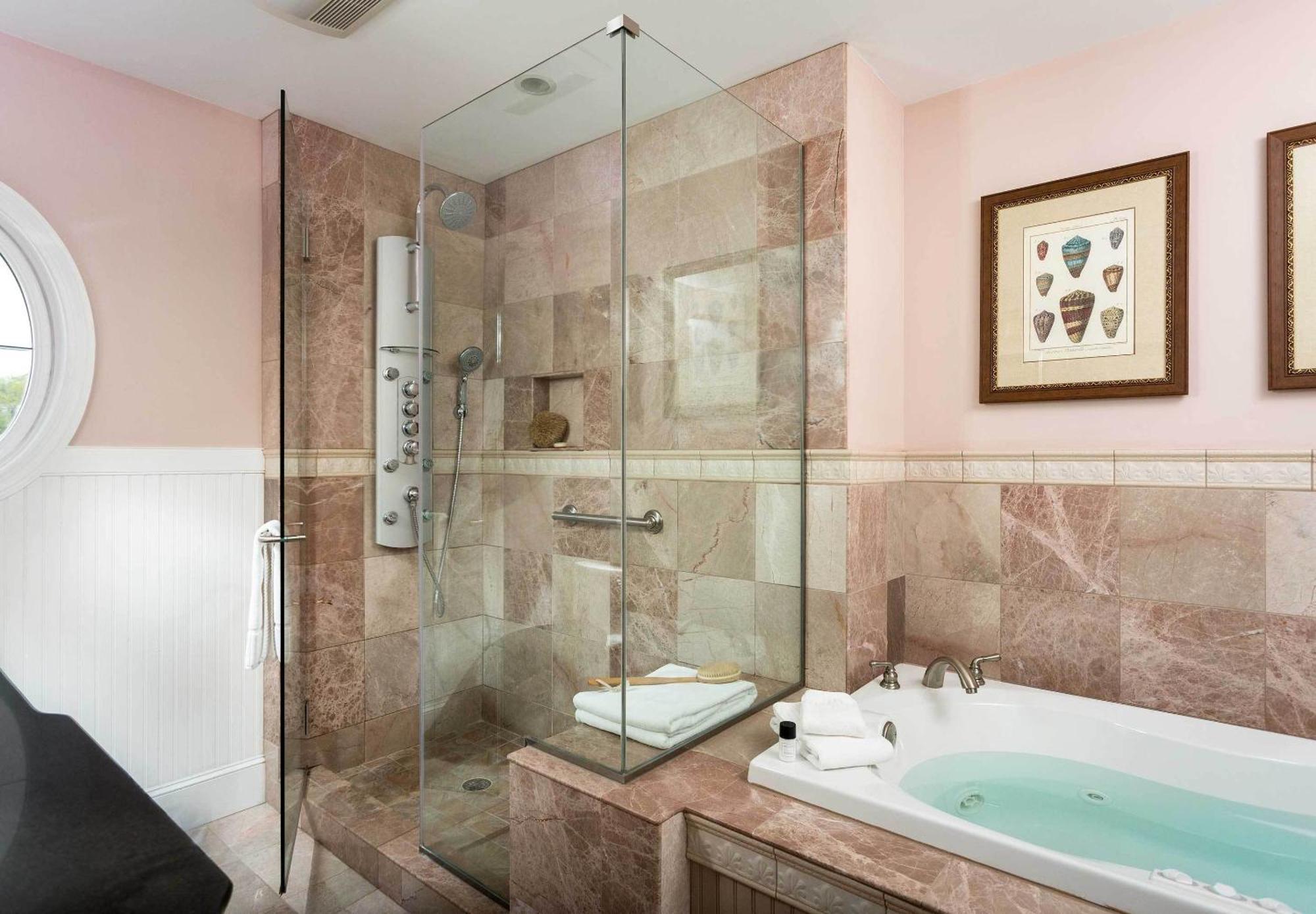 Grand King Suite