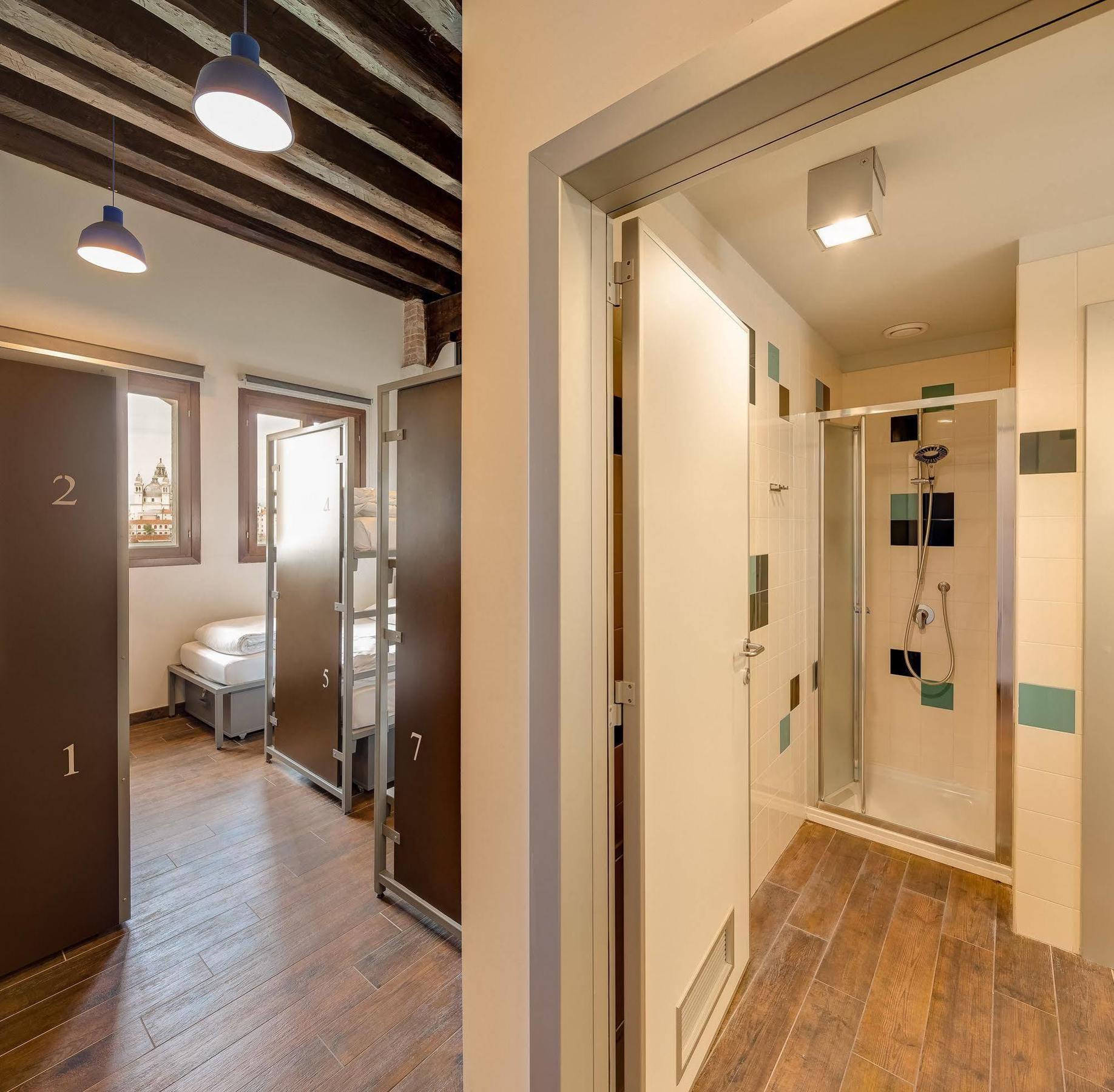 Bed 7 Bed Dormitory
