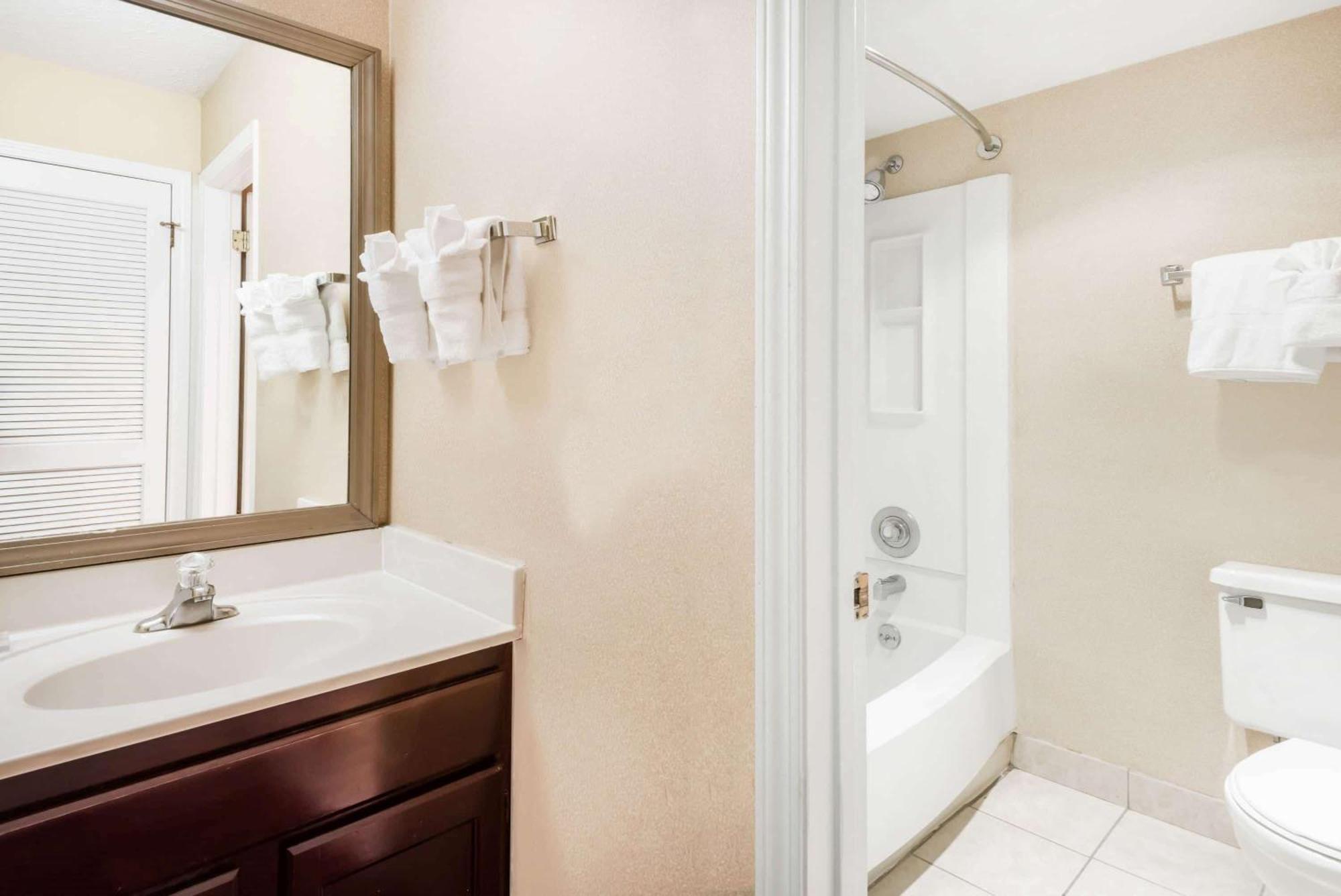 King Studio Suite - Mobility Access/Non-Smoking