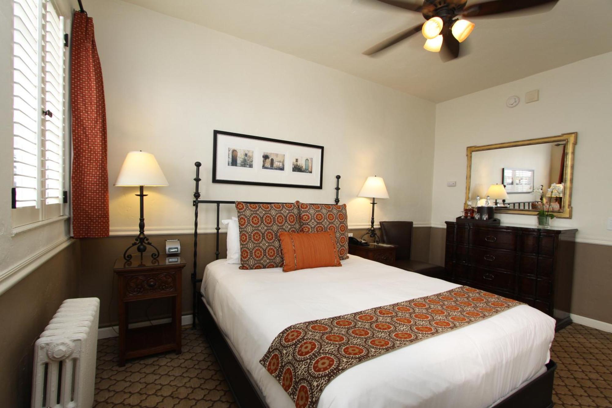 Standard Queen Room