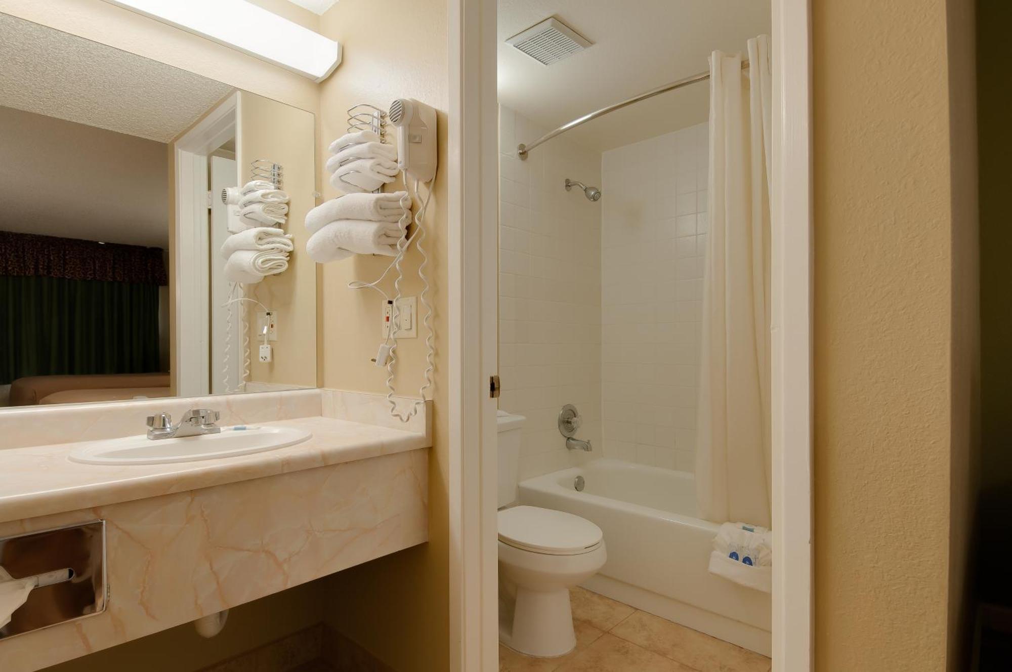 Standard Queen Room