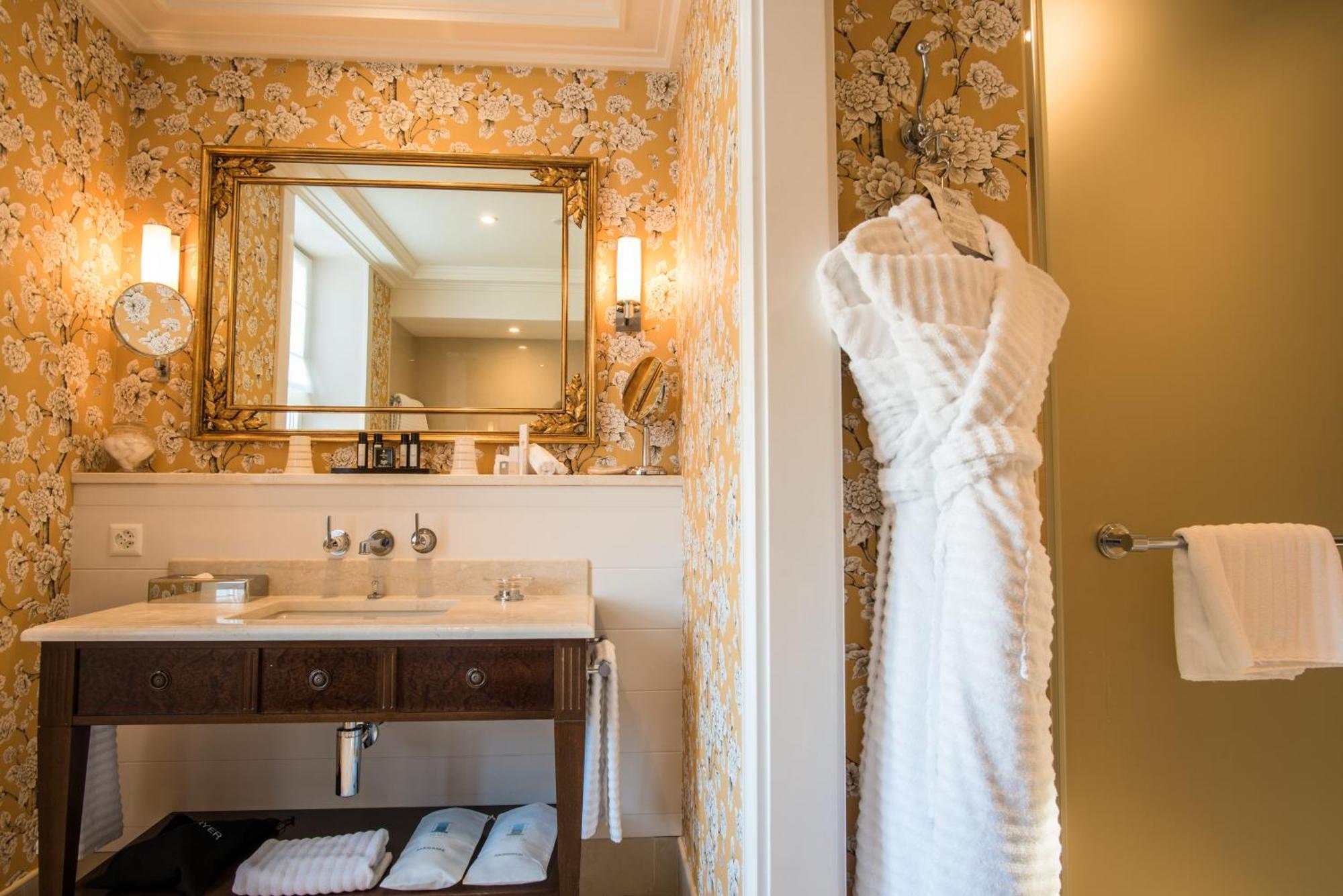 Junior Suite with City View