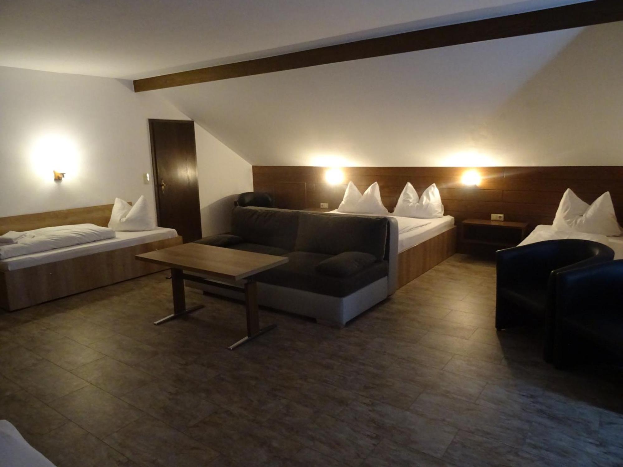 Studio-Apartment mit 5 Betten und Balkon