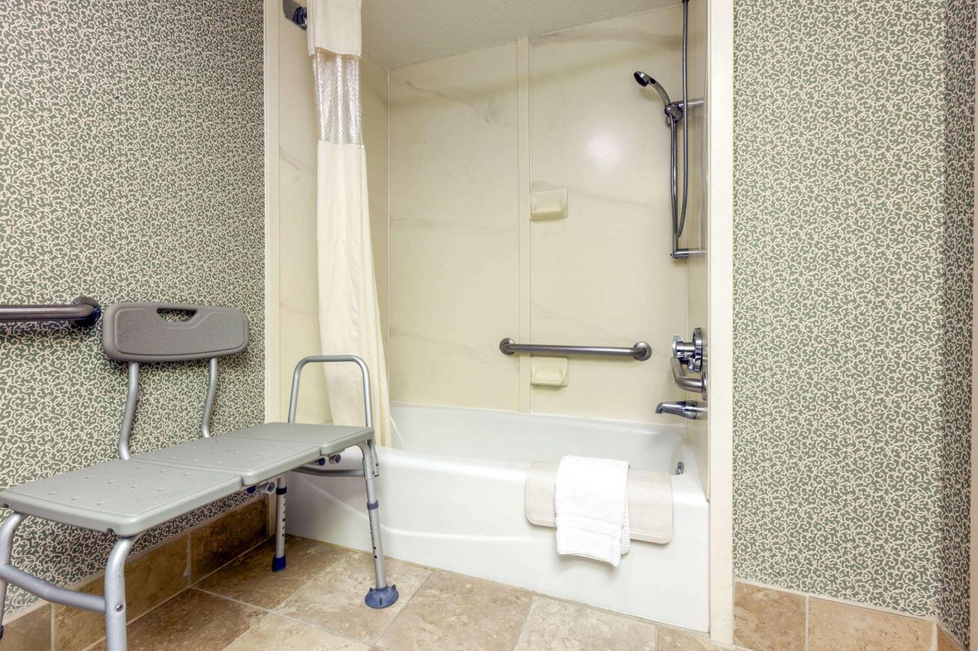 1 Double Bed Mobility Accessible Room Bathtub w or Grab Bars Non-Smoking