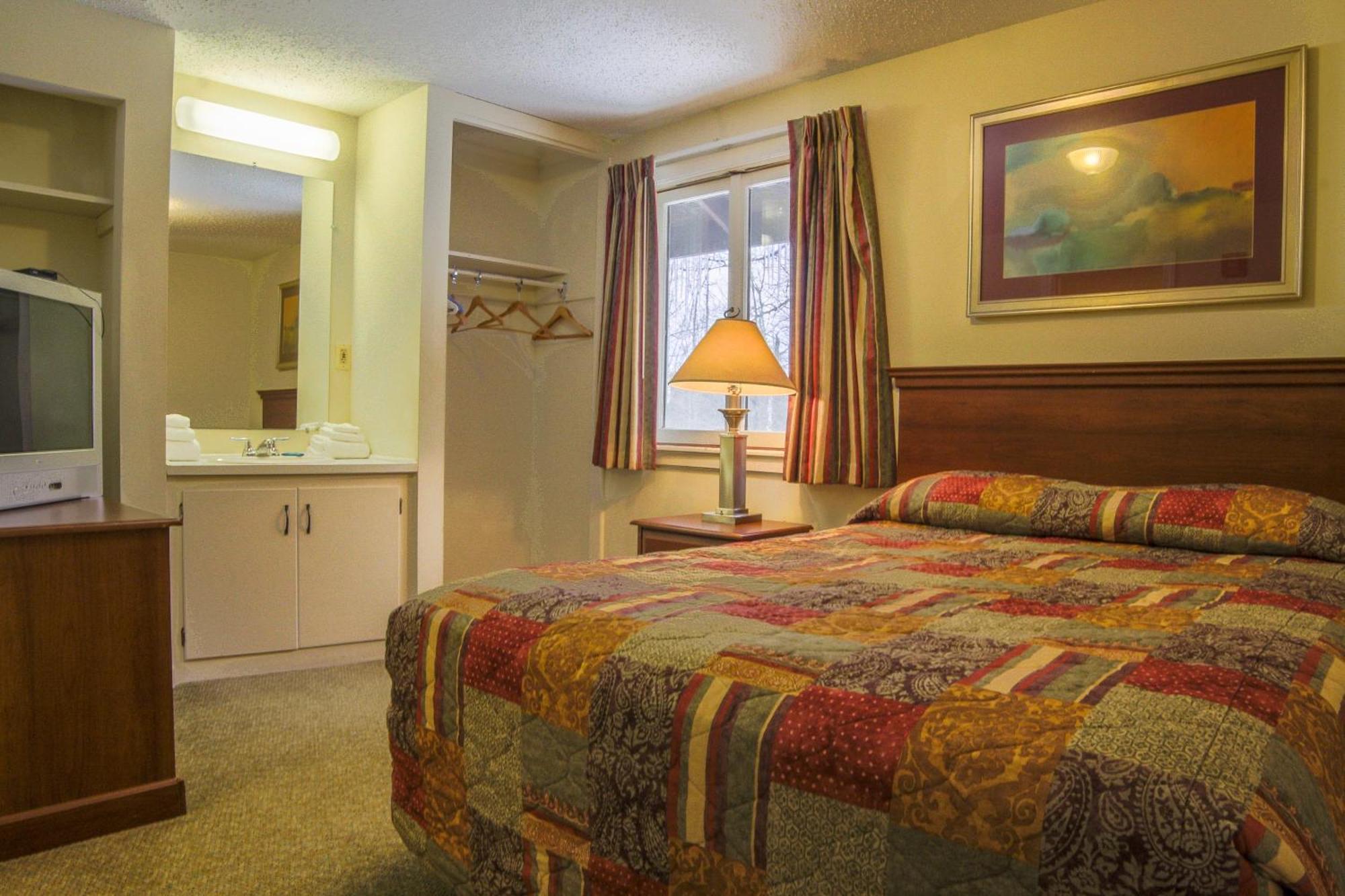 Deluxe Queen Room with Two Queen Beds