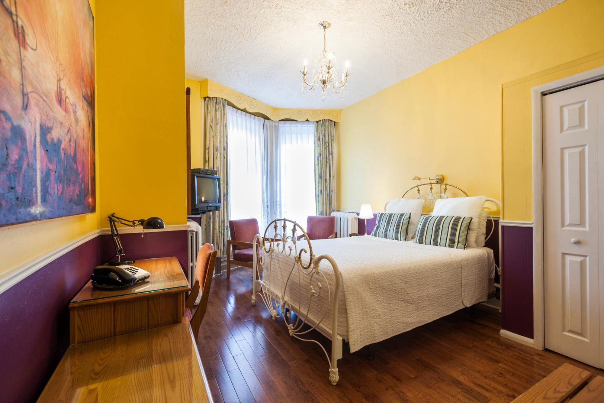 Comfort Queen Room