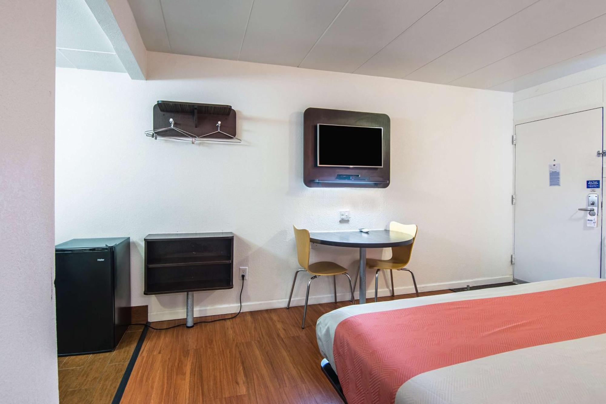 Deluxe King Room Non-Smoking
