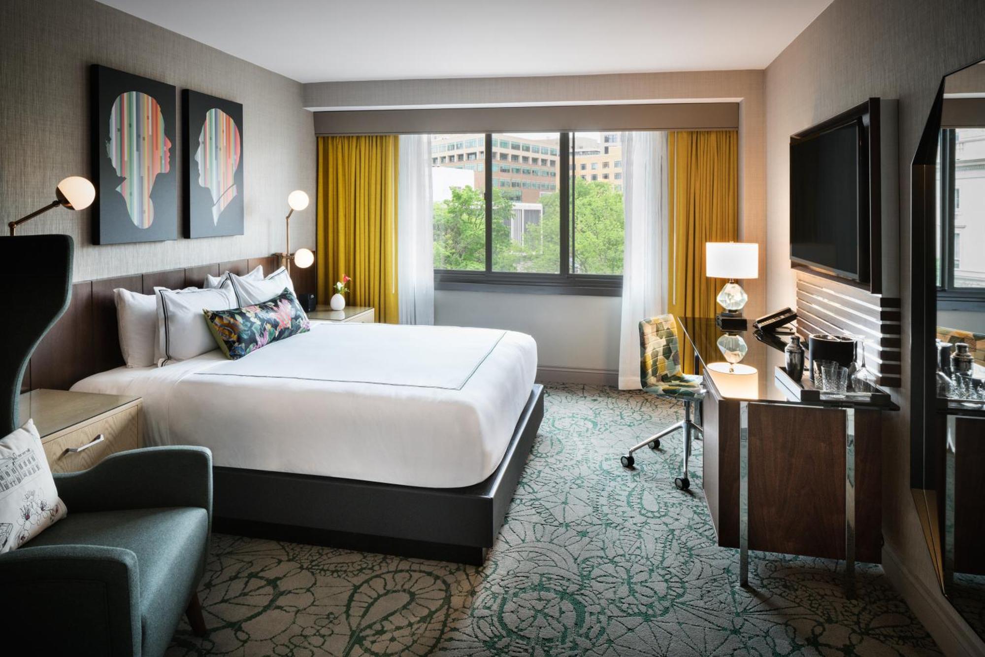 King Bed City View