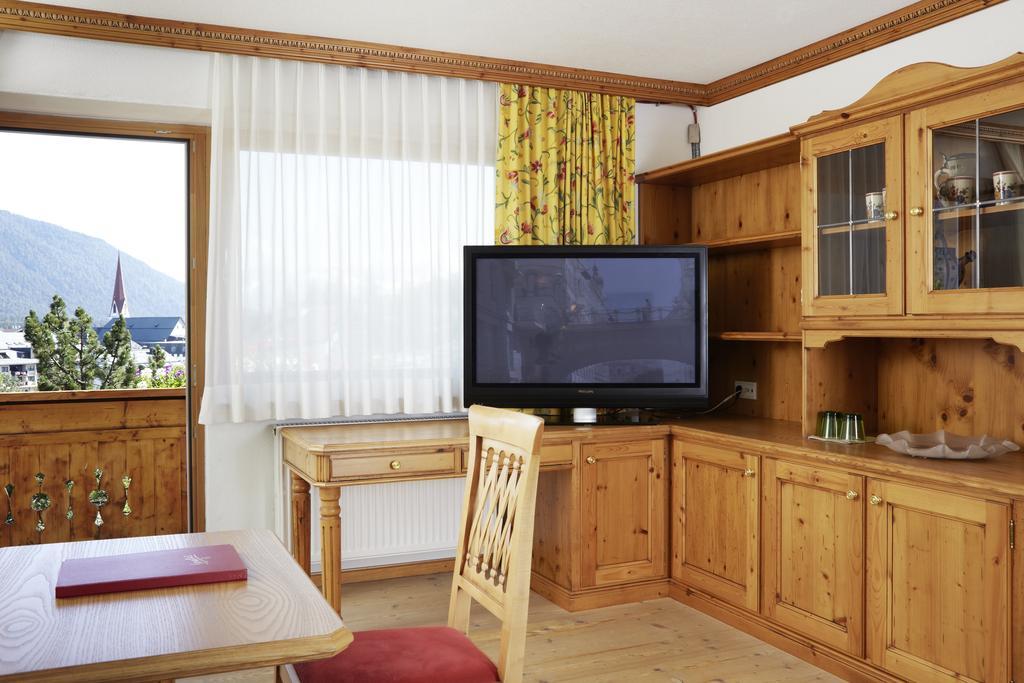 Deluxe Suite,75477875:JPEG