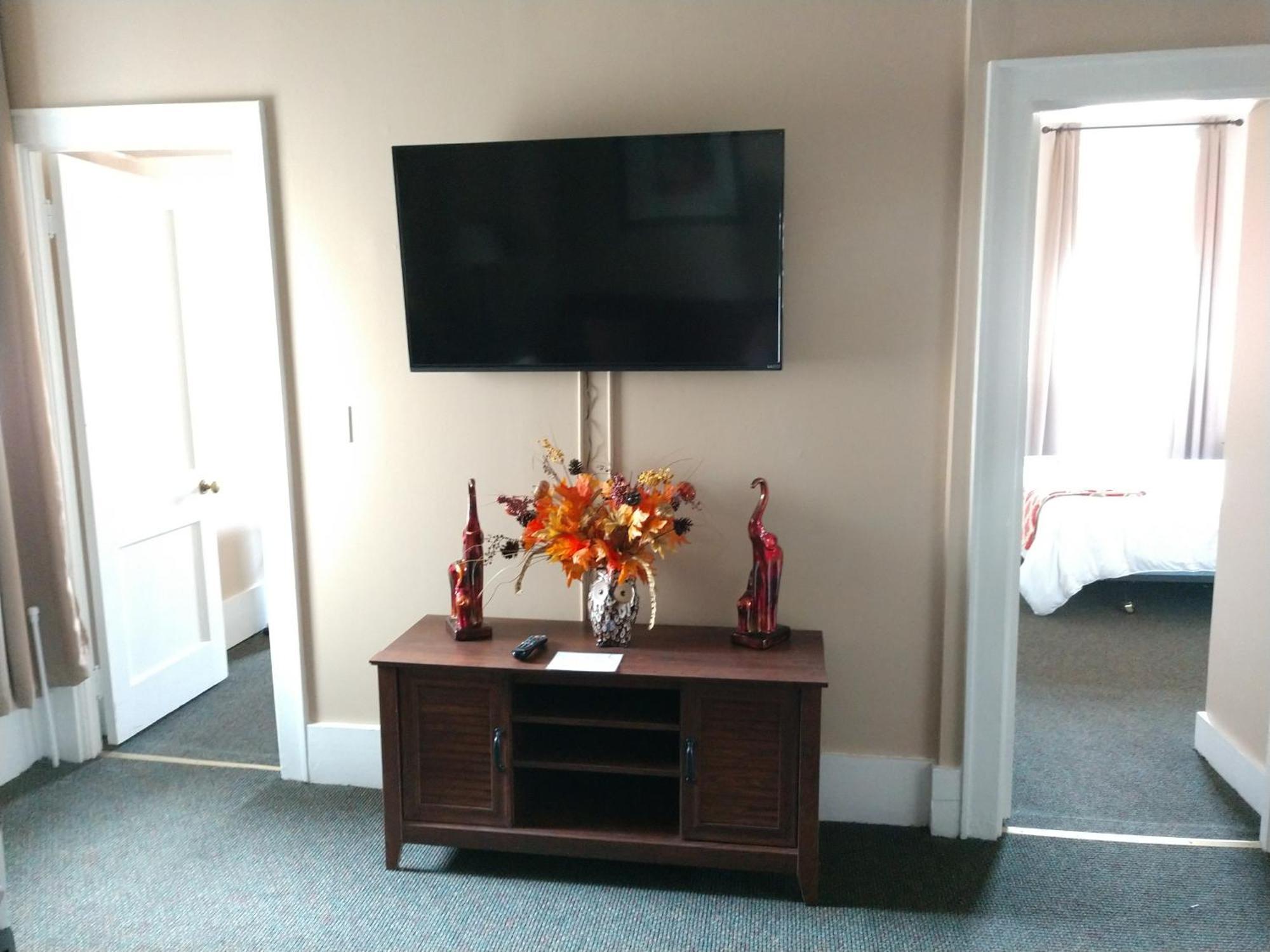 Deluxe Two-Bedroom Suite