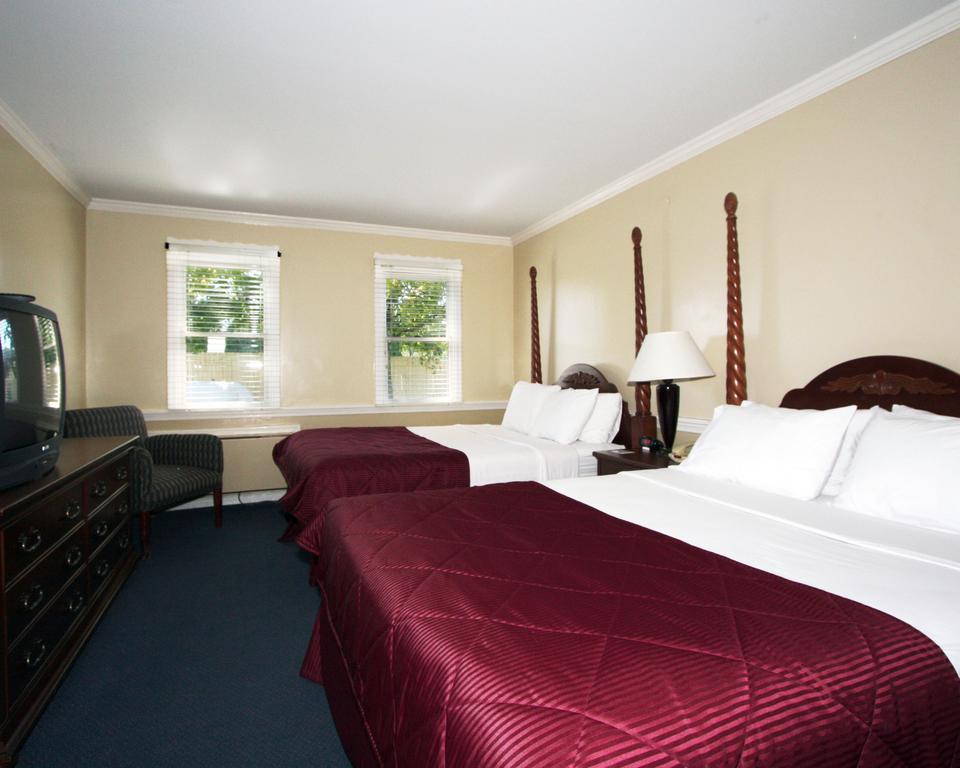 Queen Room Two Queen Beds Pet Friendly