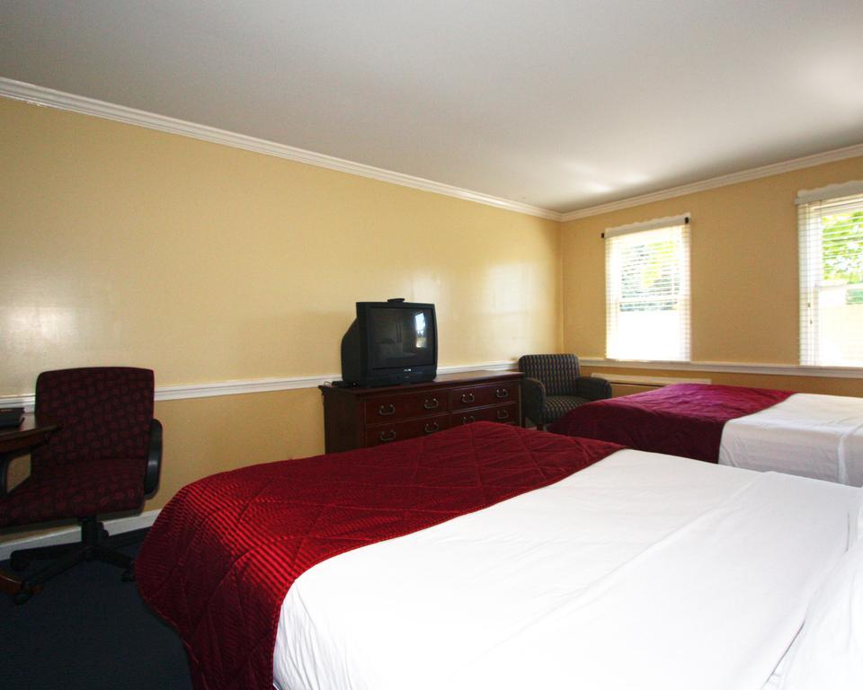 Queen Room Two Queen Beds Pet Friendly
