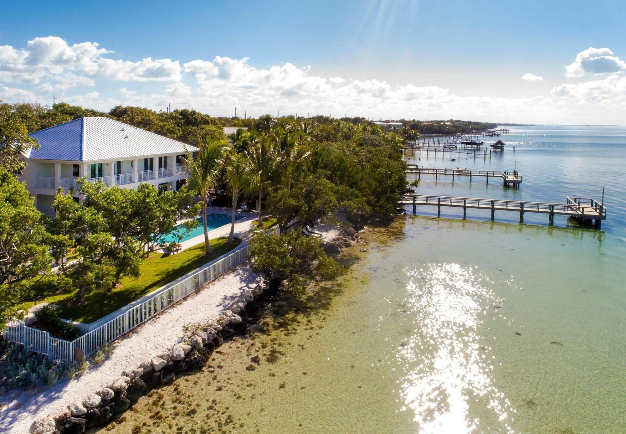 Bedroom Beach House, Colonial home, Bay view, Pool access