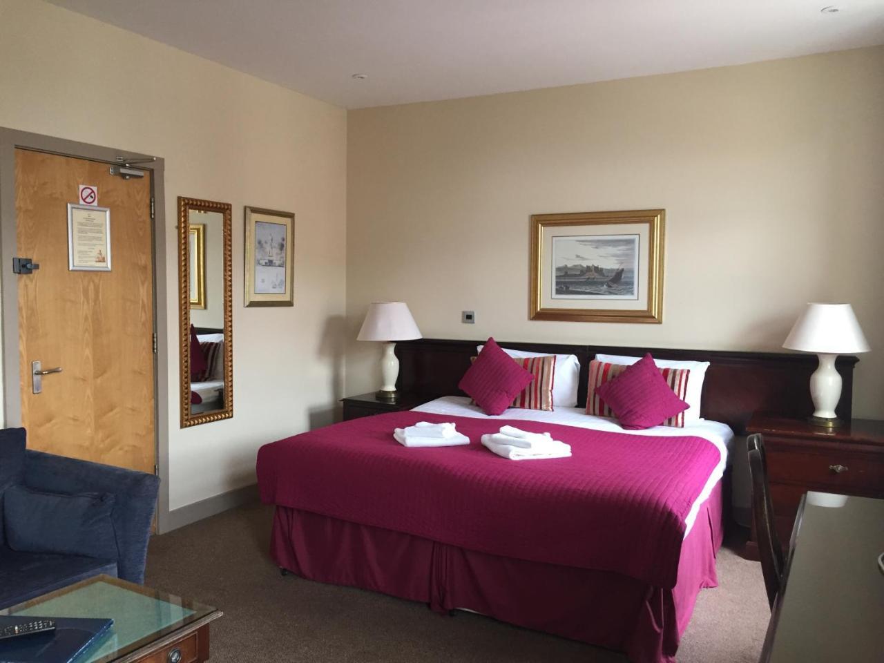 Deluxe Double Room with Bath,694711566:JPEG