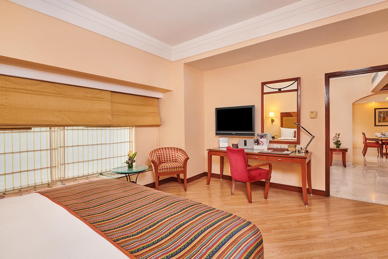 Executive Suite on Food Beverage Spa on Laundry service