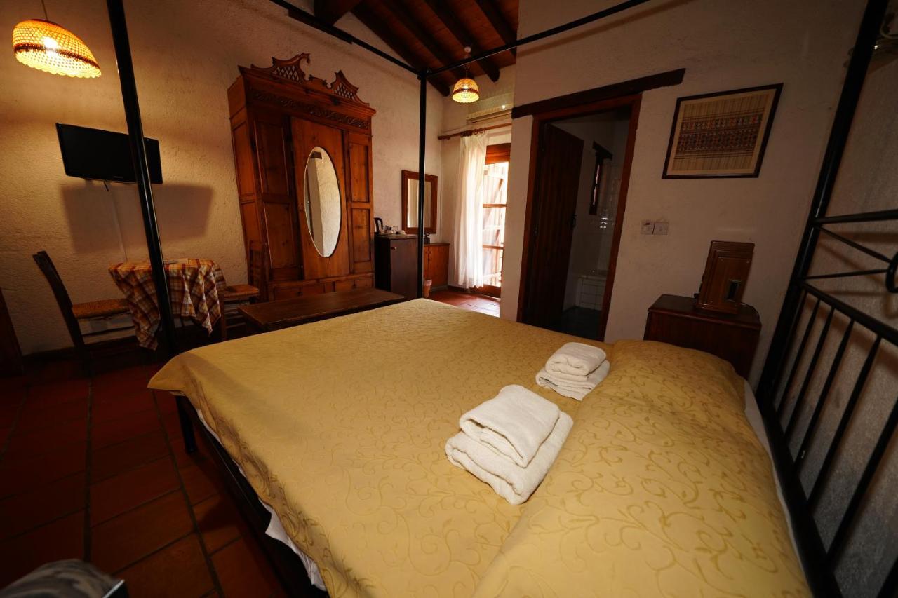 Quarto Duplo com Banheira de Hidromassagem Individual