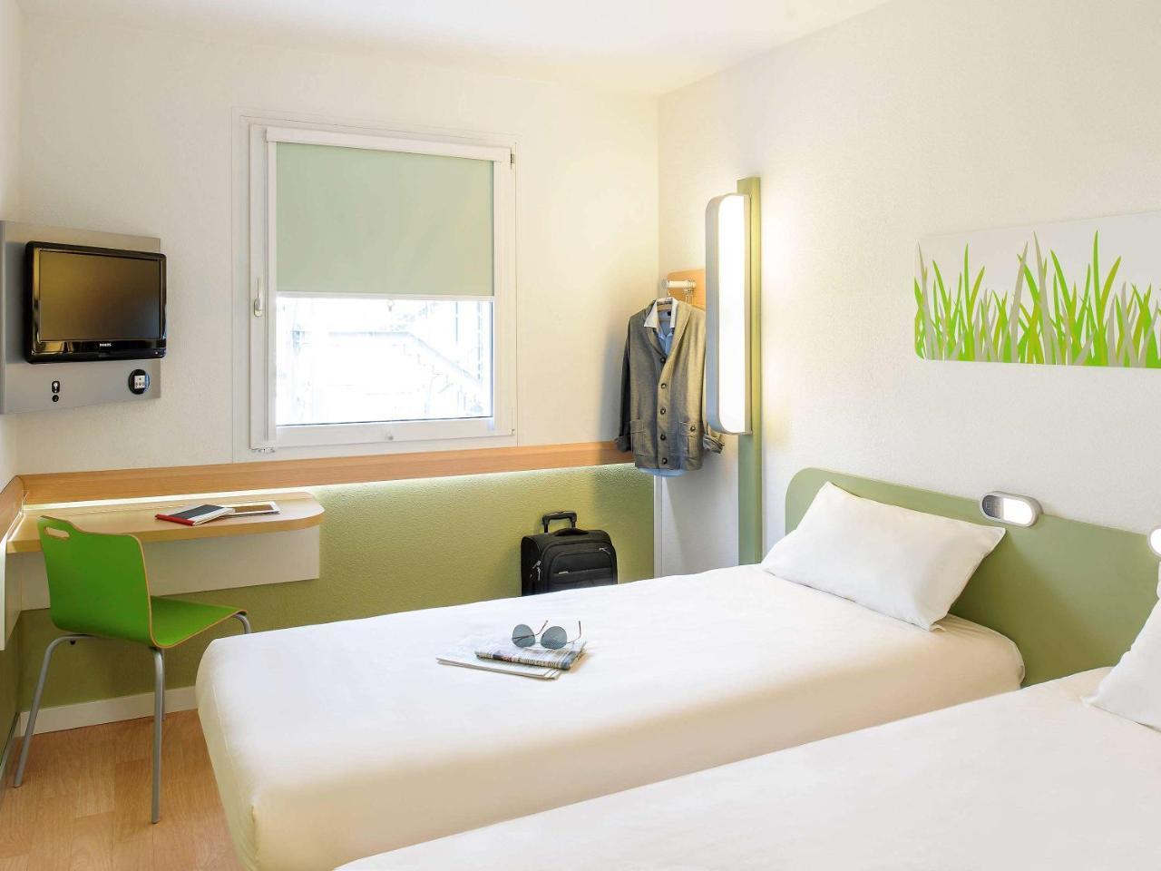 Twin Room,1683829747:JPEG
