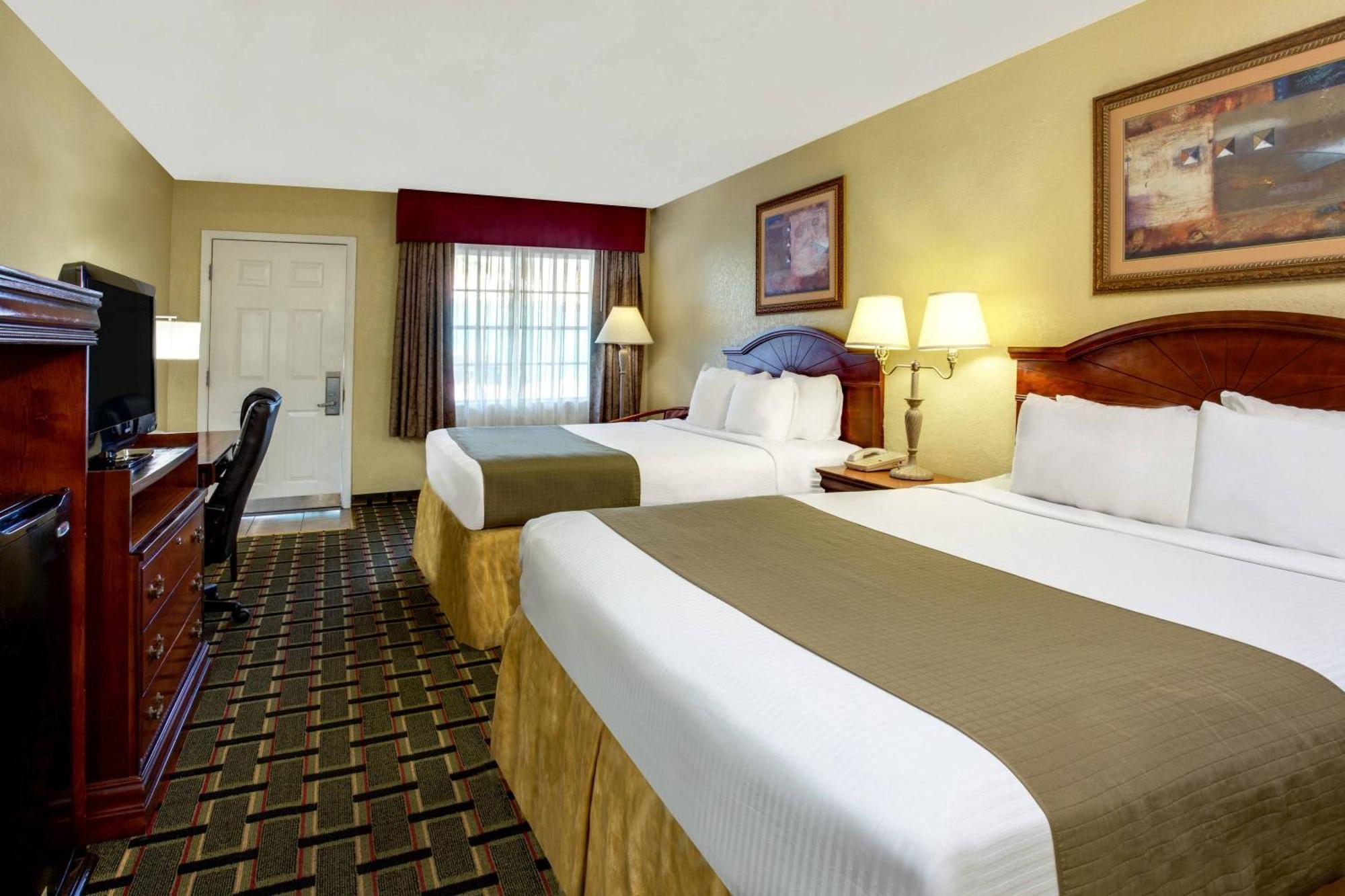 Queen Room Two Queen Beds Non-Smoking