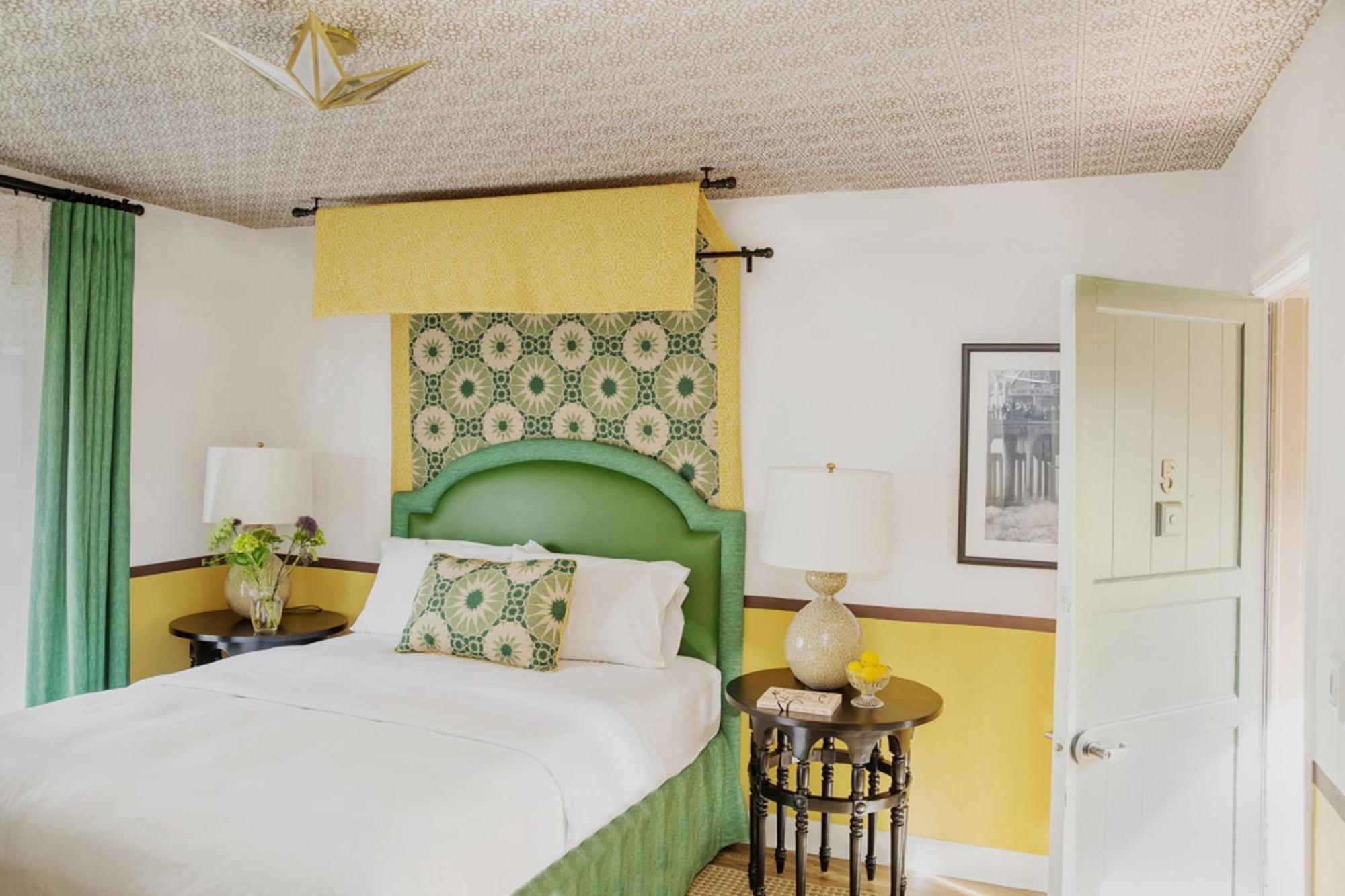 Queen Room Garden View