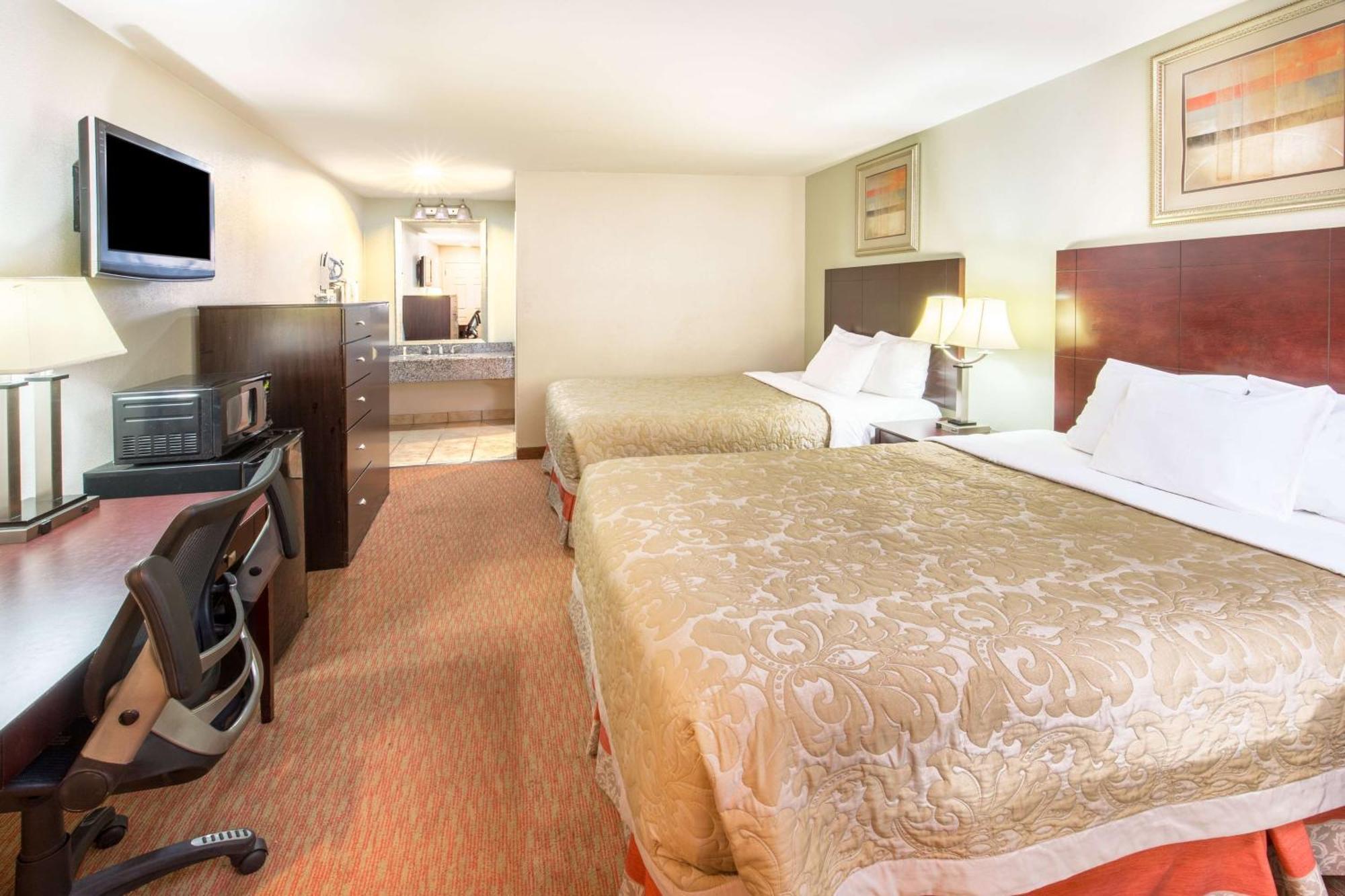Queen Room Two Queen Beds