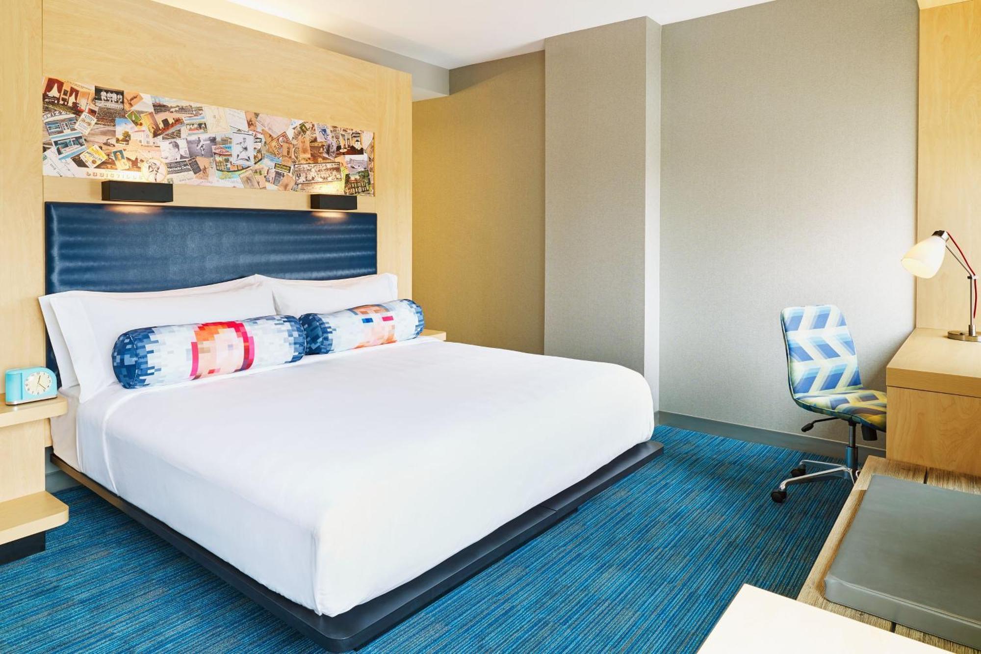 Guest room, 1 King, City view