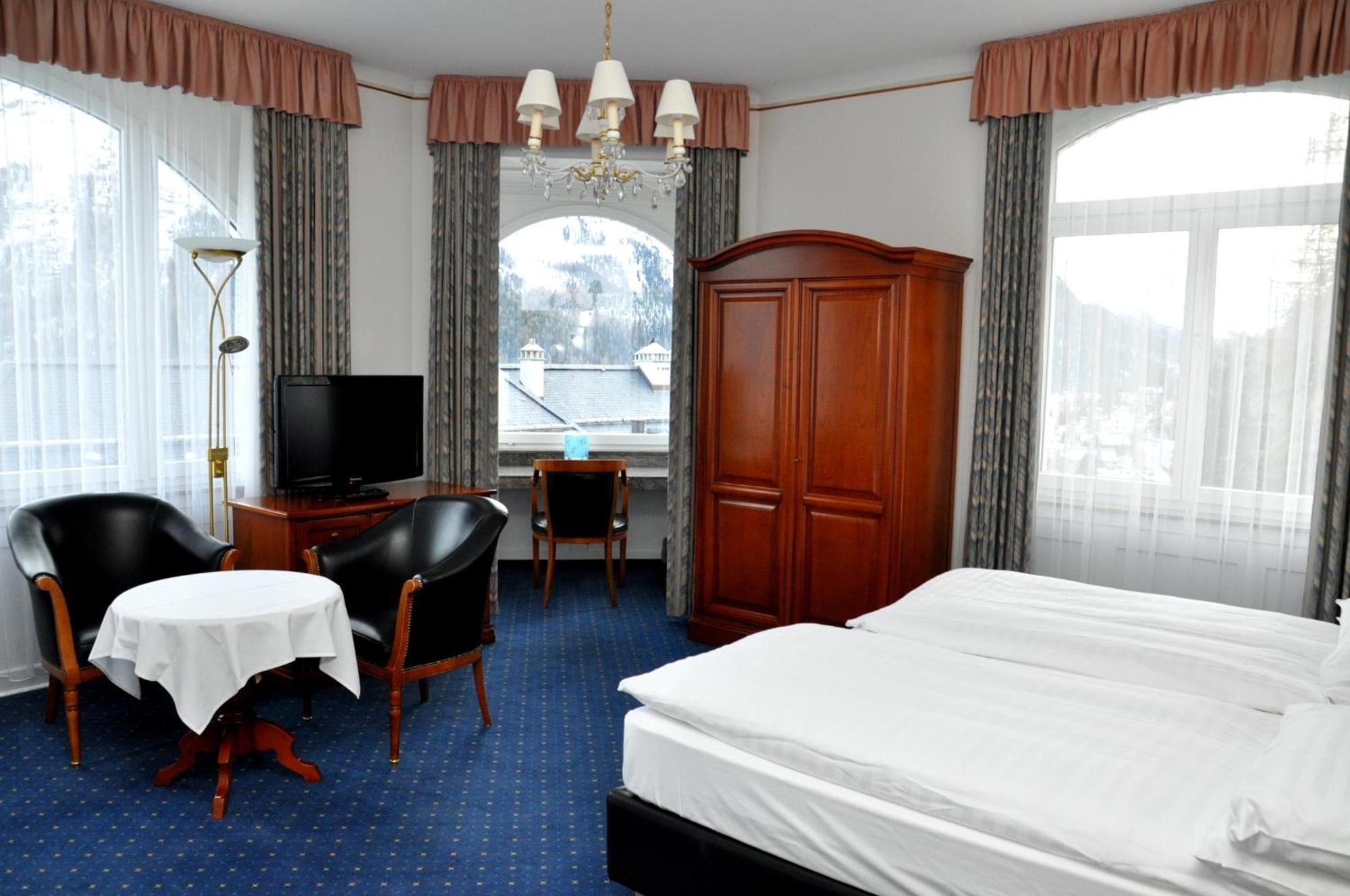 Doppel-/Zweibettzimmer mit Seeblick
