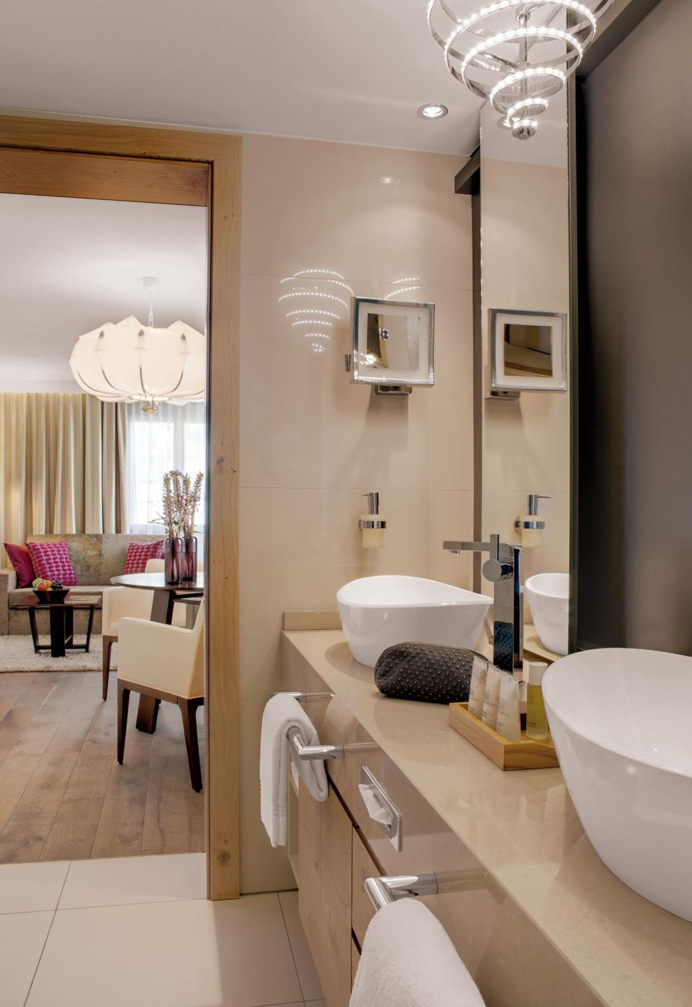Small Suite South