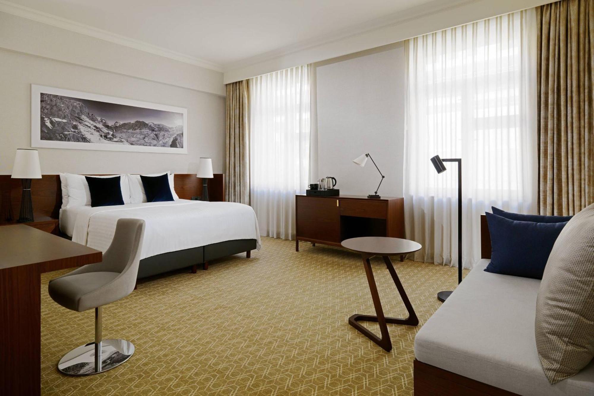 Superior Deluxe Guest room 1 King