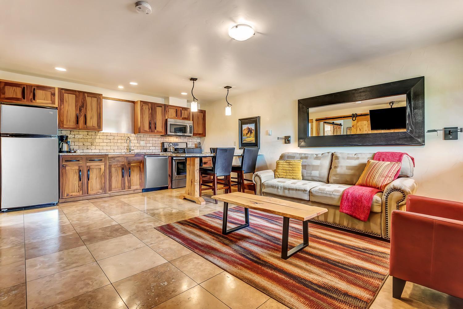 Deschutes River One-Bedroom King Suite