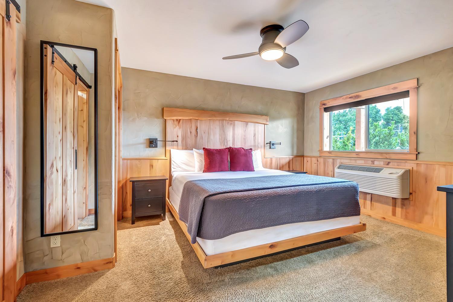 Deschutes River One-Bedroom King Suite