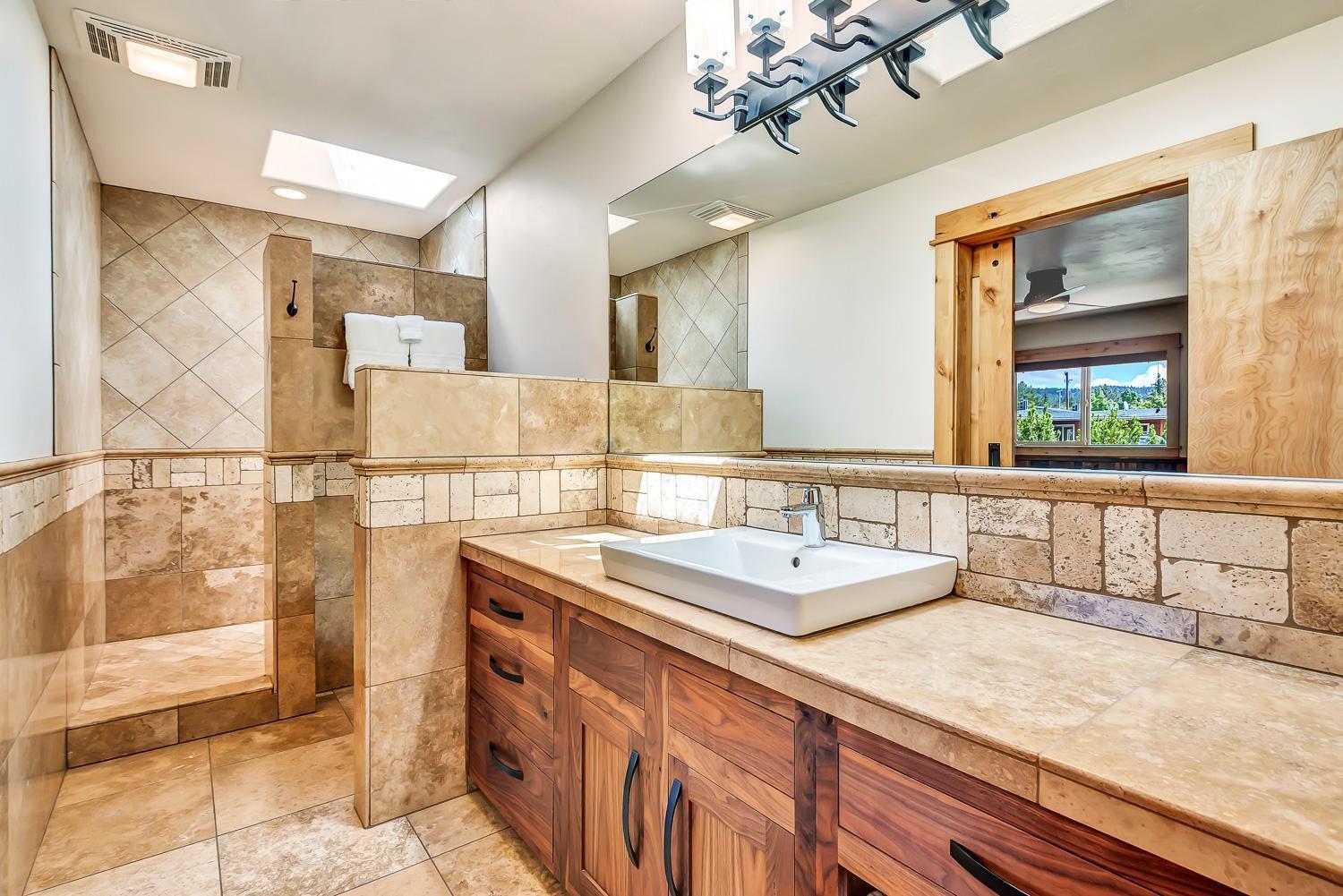 Deschutes River One-Bedroom King Suite