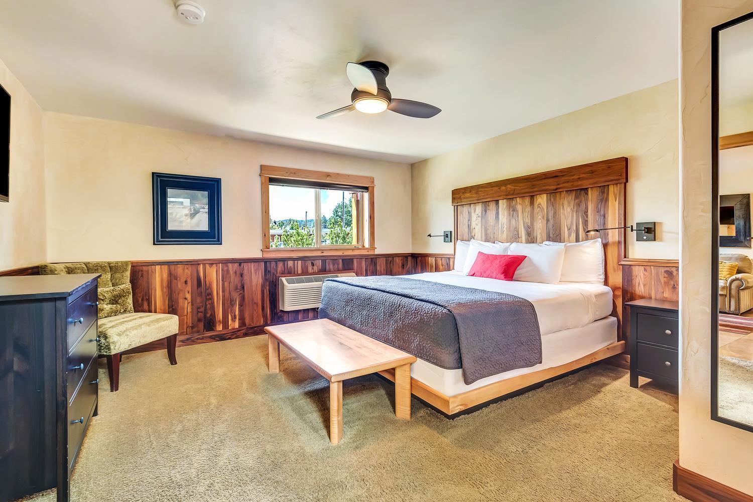 Deschutes River One-Bedroom King Suite