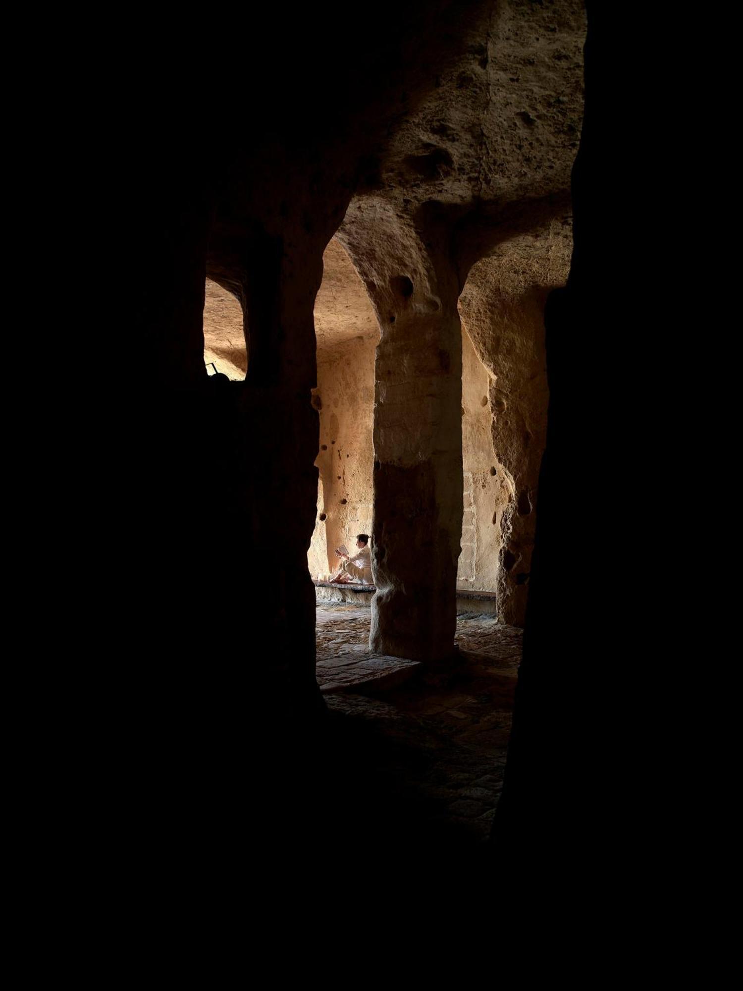 Suite Cave