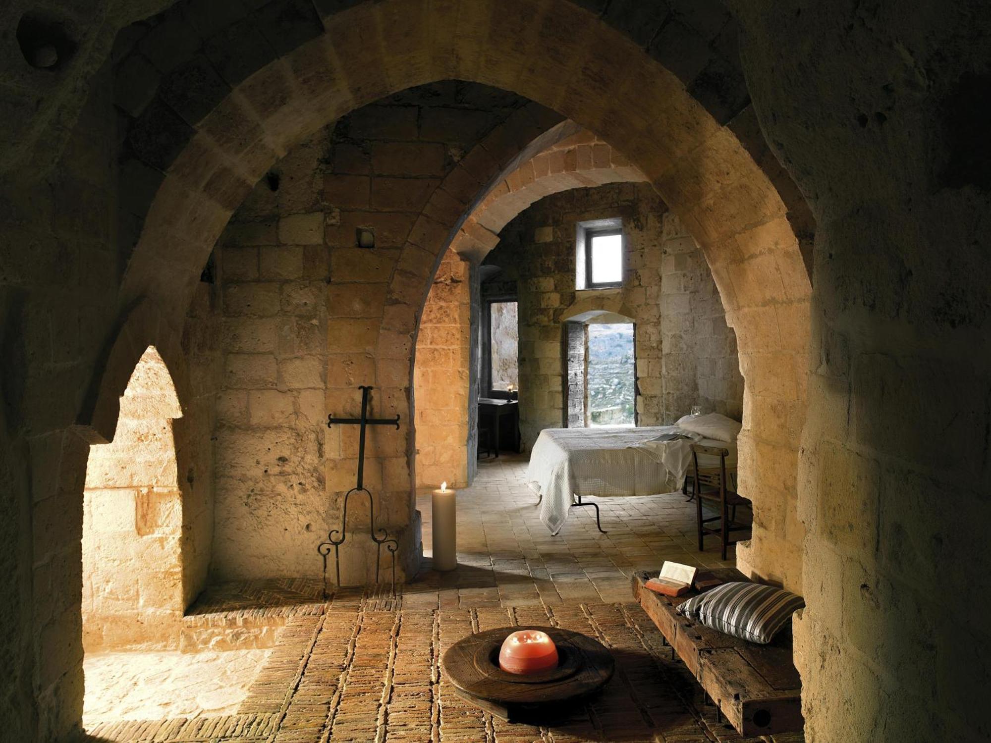 Suite Cave