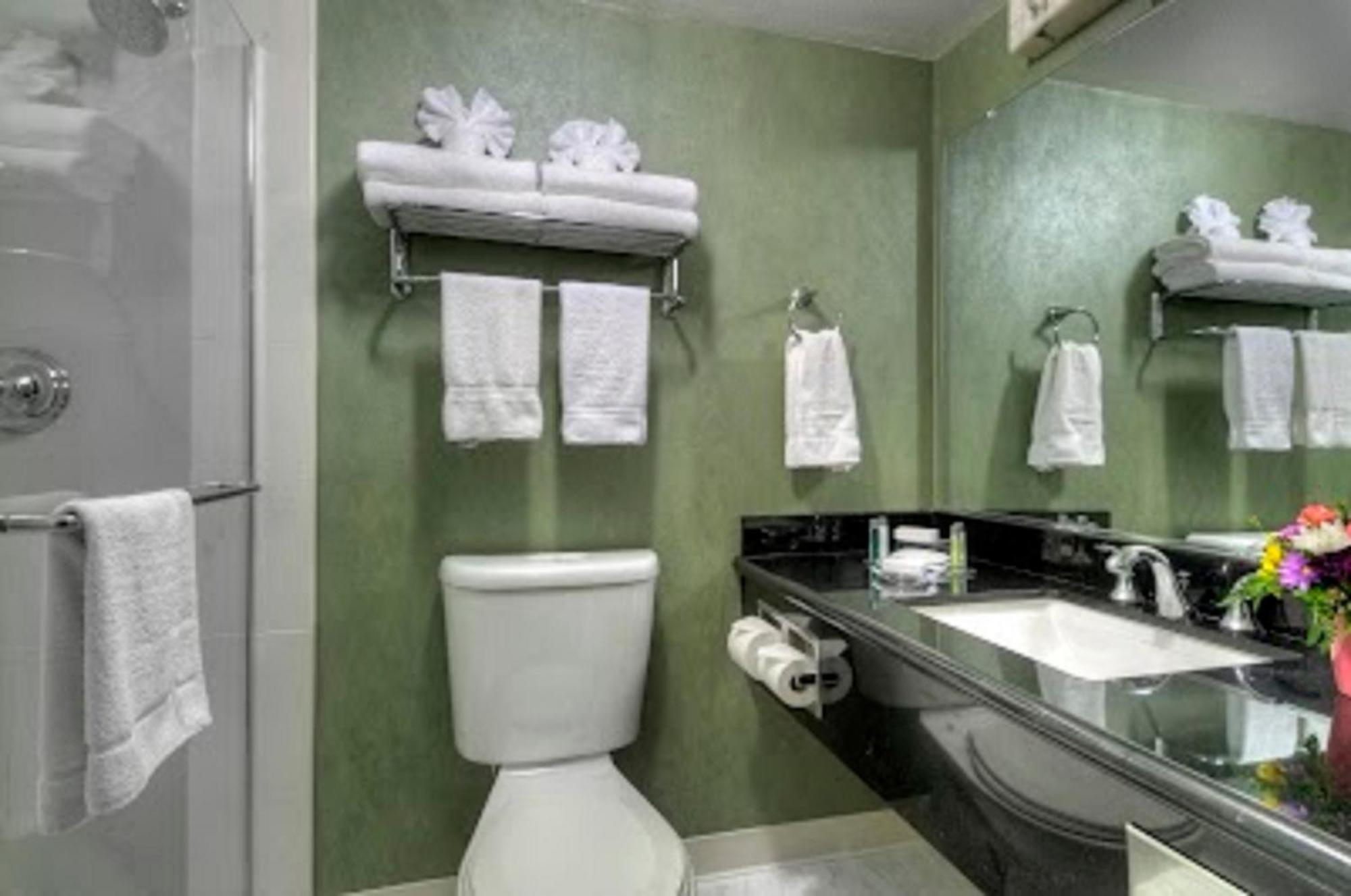Deluxe Queen Room with Two Queen Beds