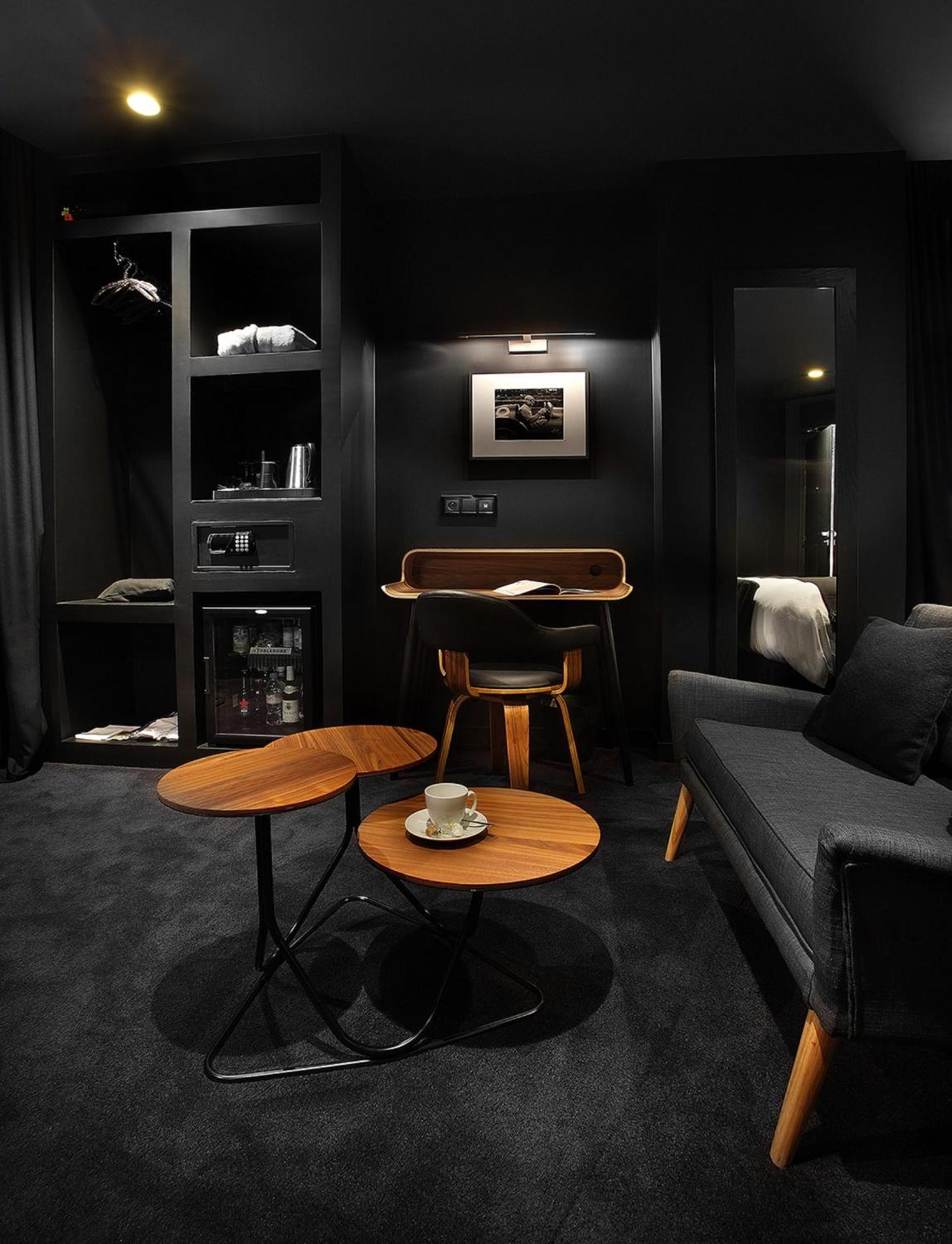 Black Infinite Room,109645077:JPEG