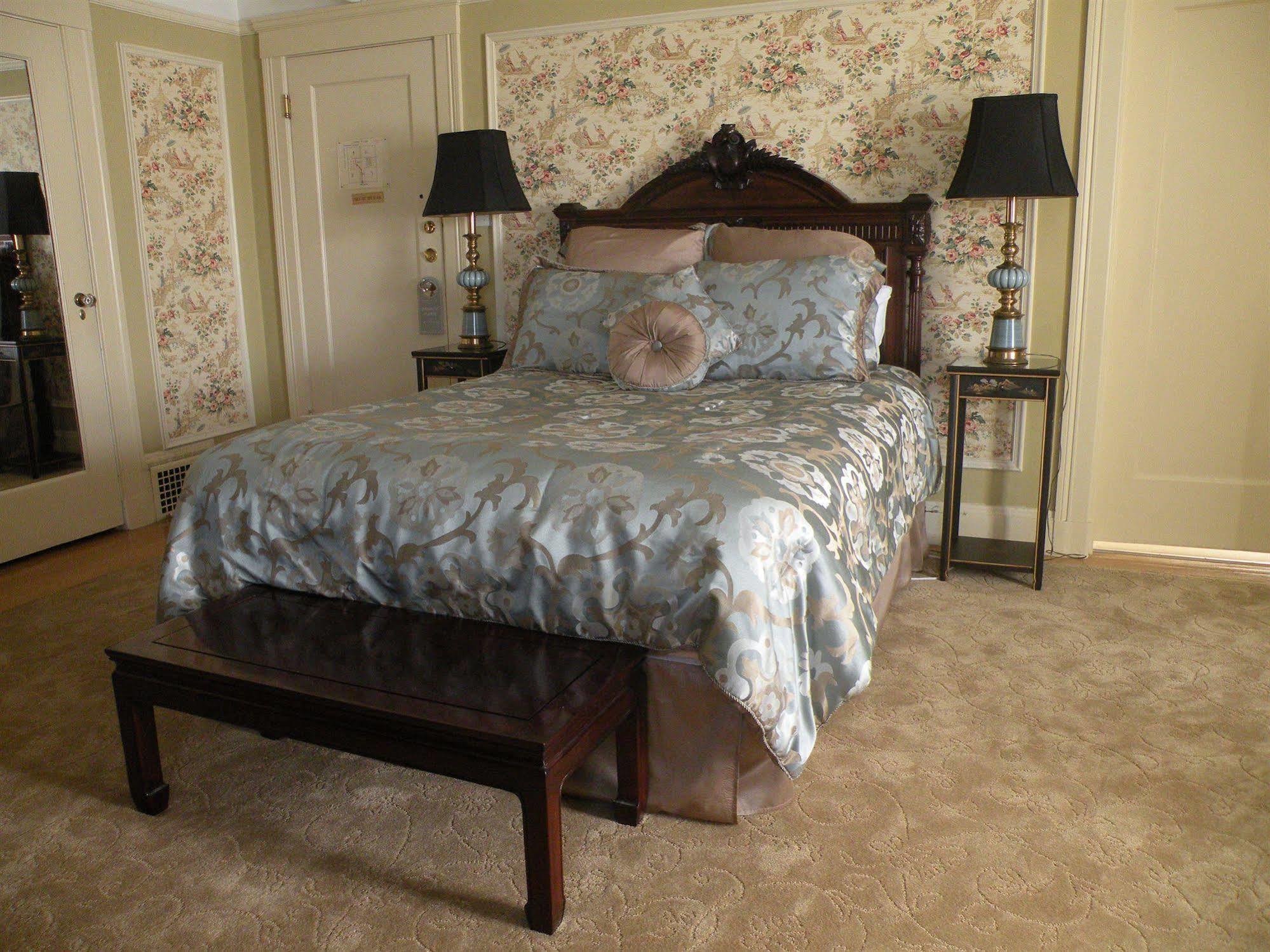Queen Bedroom,1710332680:JPEG