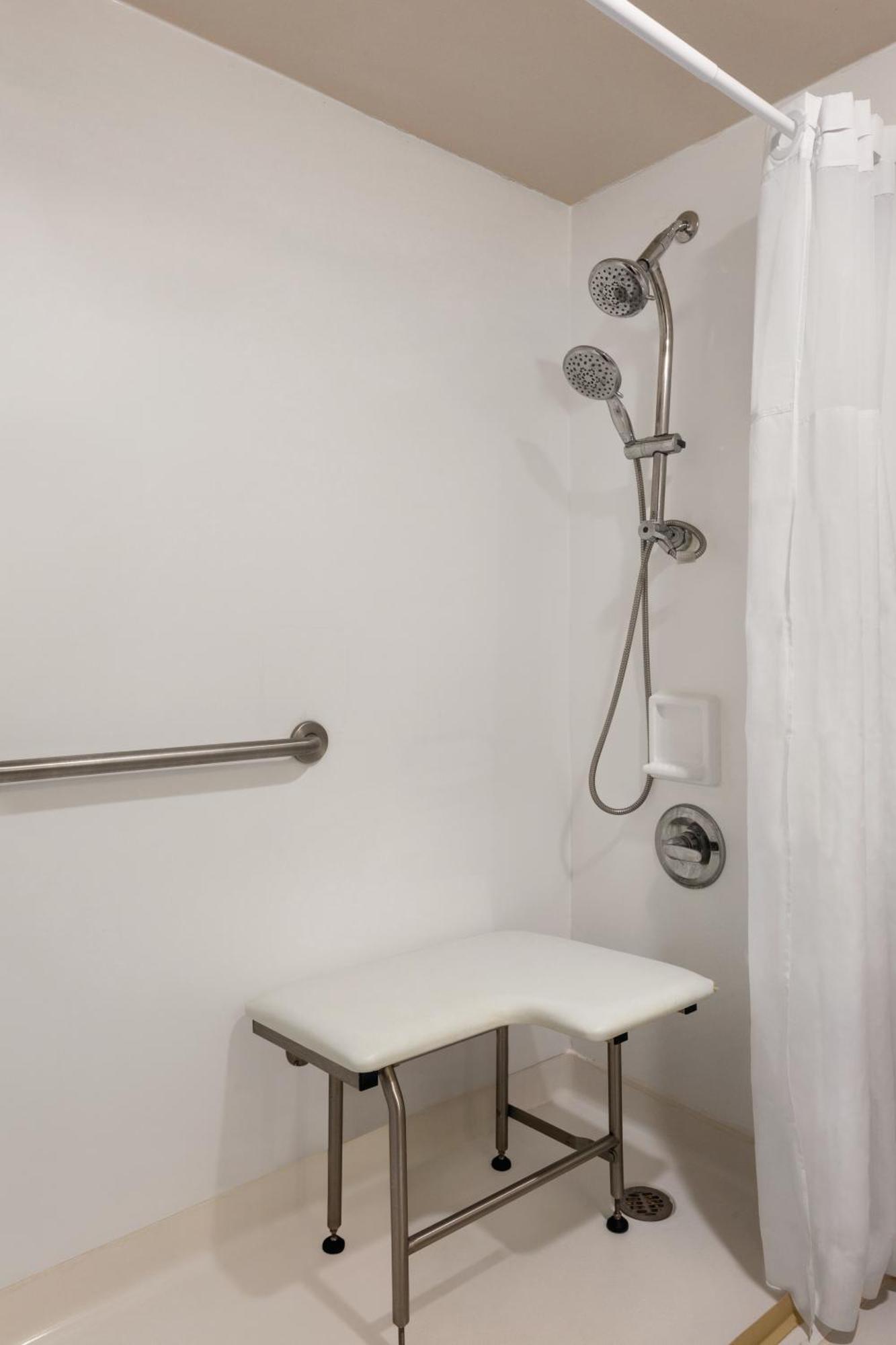 Double Room with Two Queen Beds and Tub- Disability Access / Non Smoking