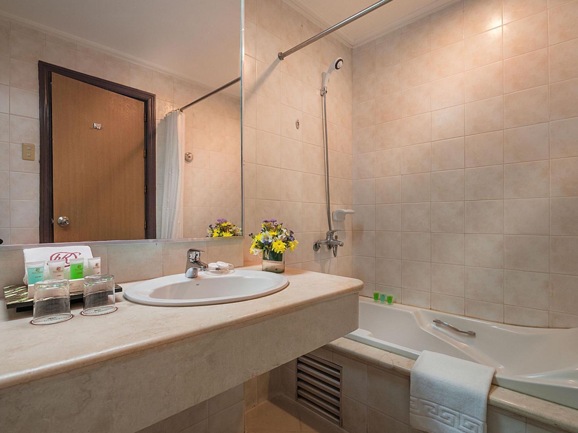 Premier Studio Suite with Kitchen