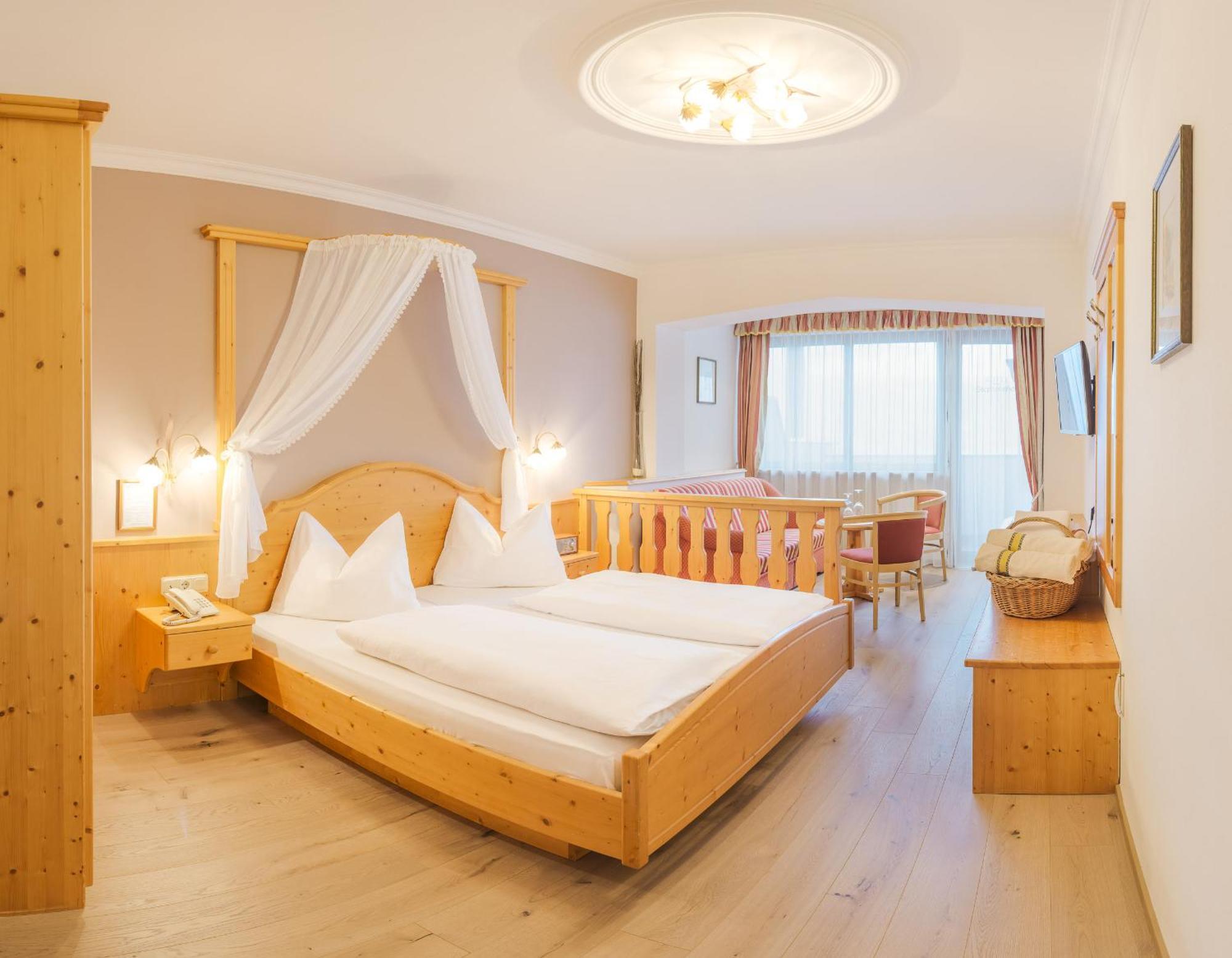 Comfort Doppelzimmer mit Balkon und Bergblick