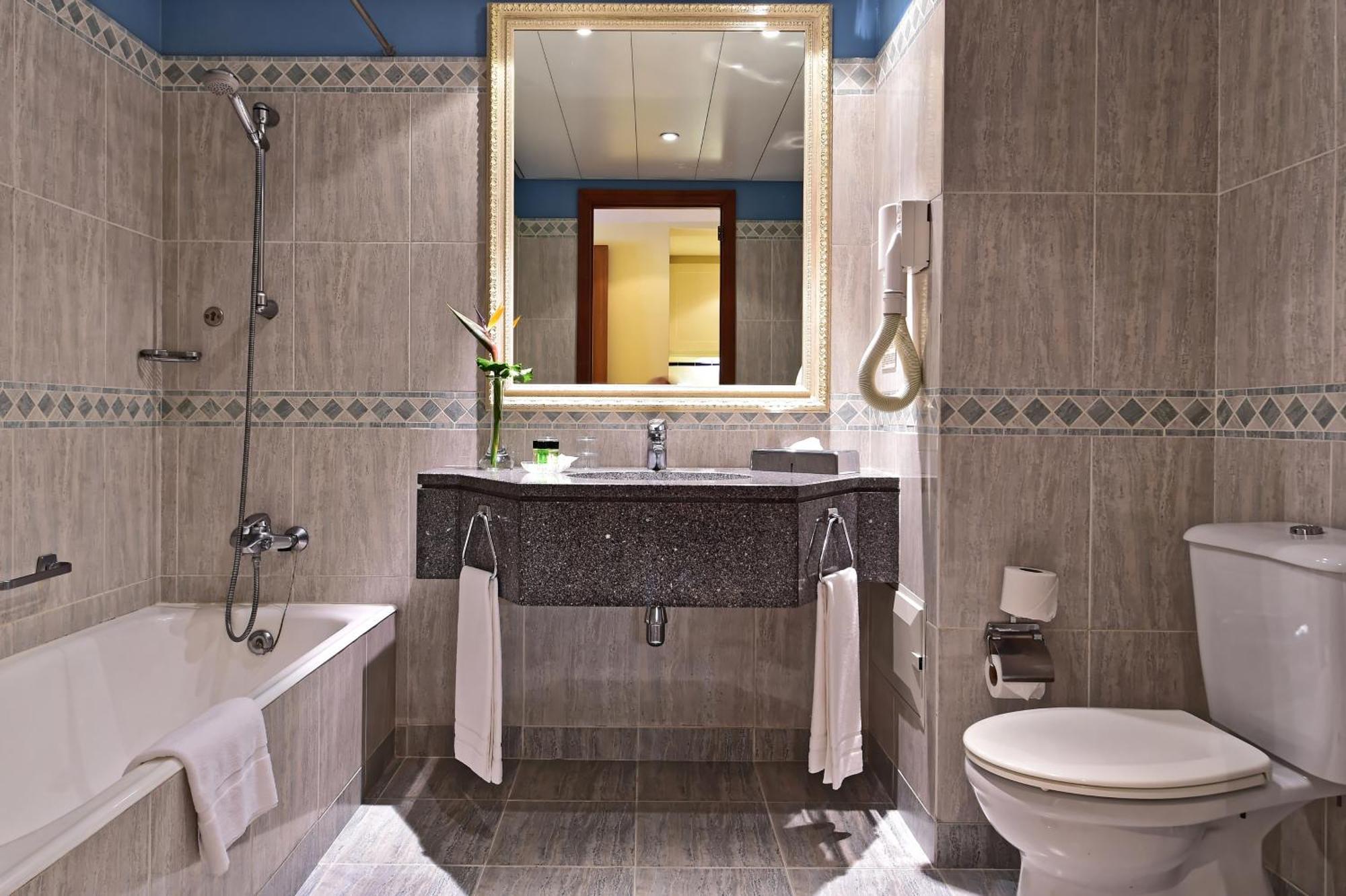 Quarto Familiar Superior (2 Adultos + 2 Crianças)