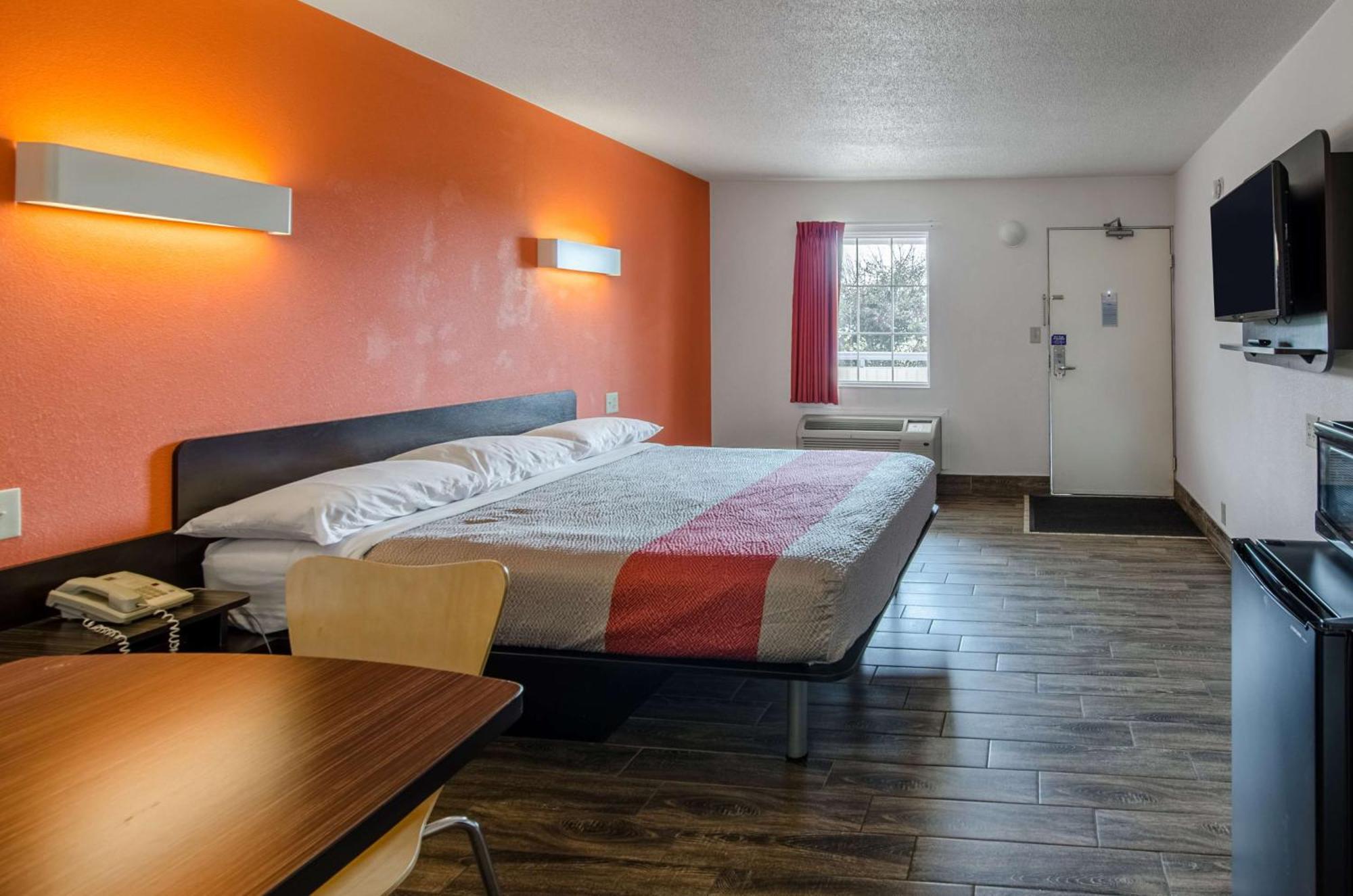 King Room - Non-Smoking