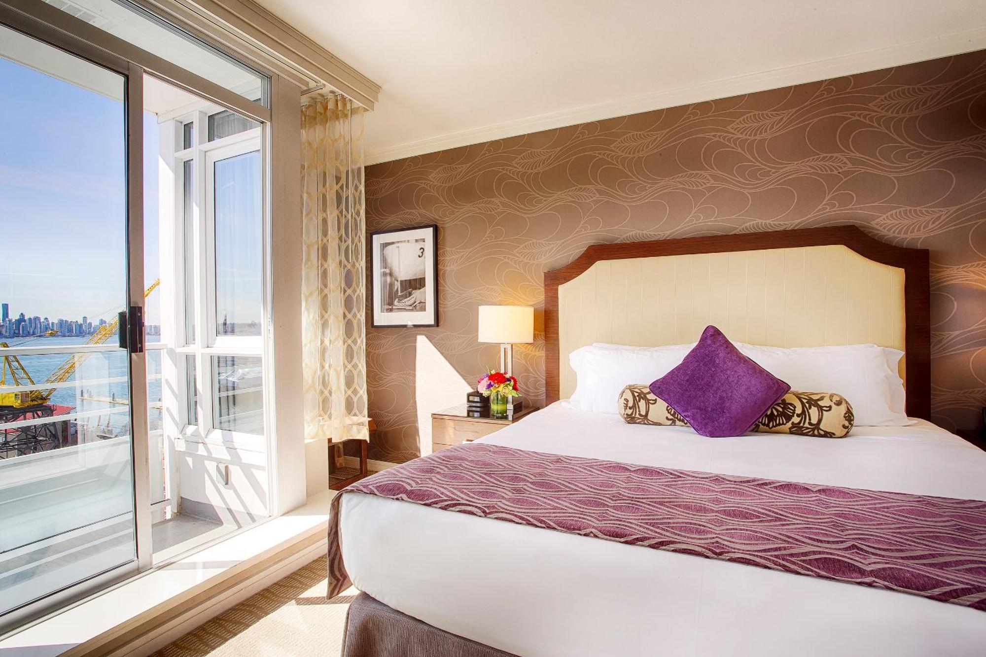 Superior King Room Harbour View