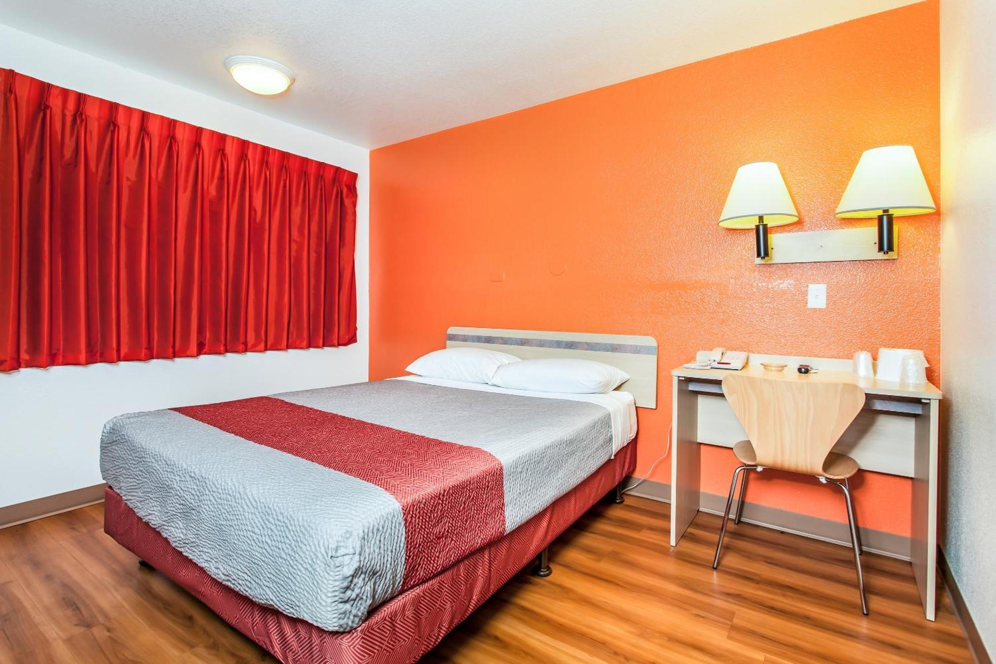 Queen Room - Disability Access - Roll in Shower