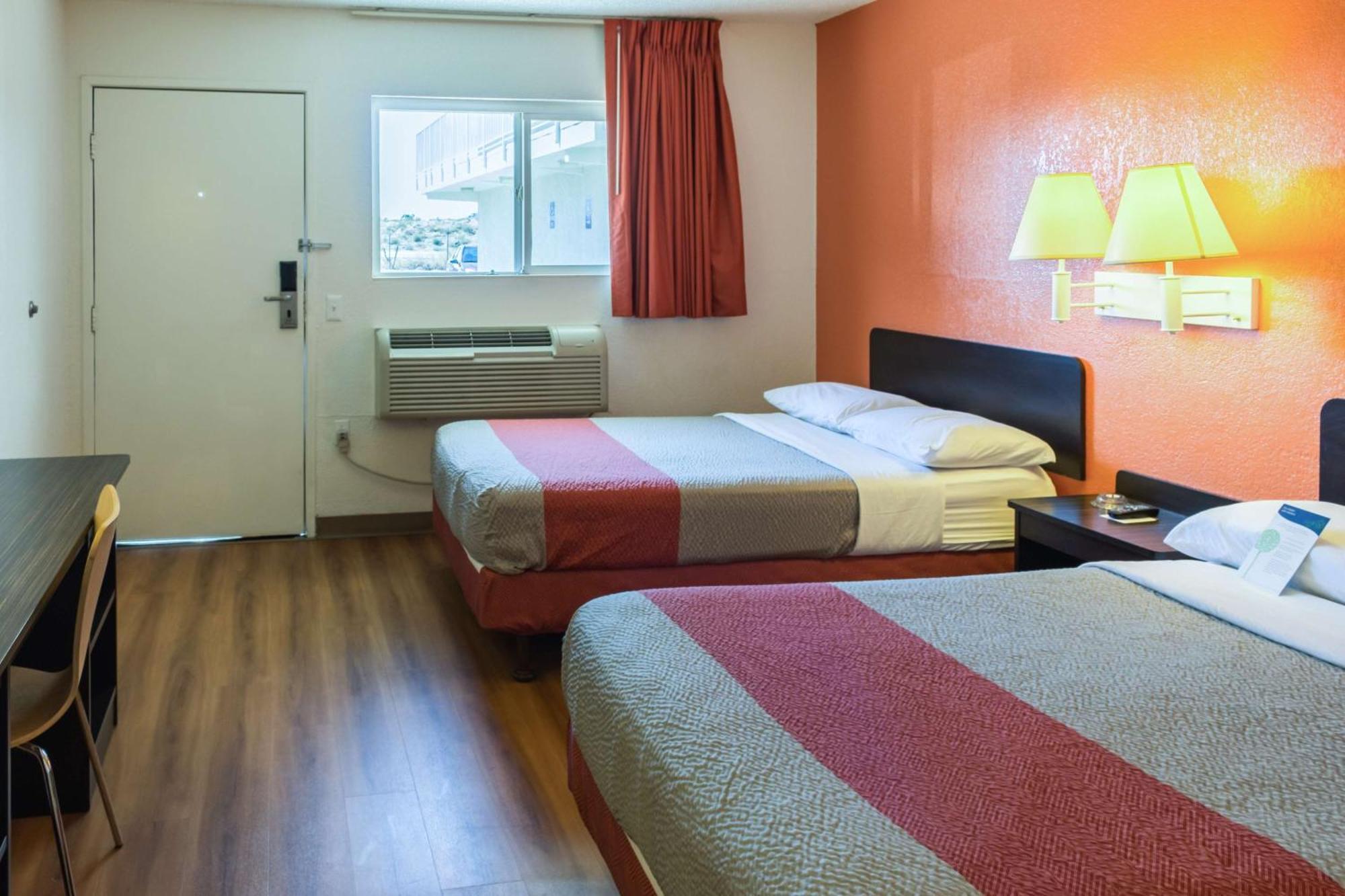 1 Full Bed | ADA or Tub