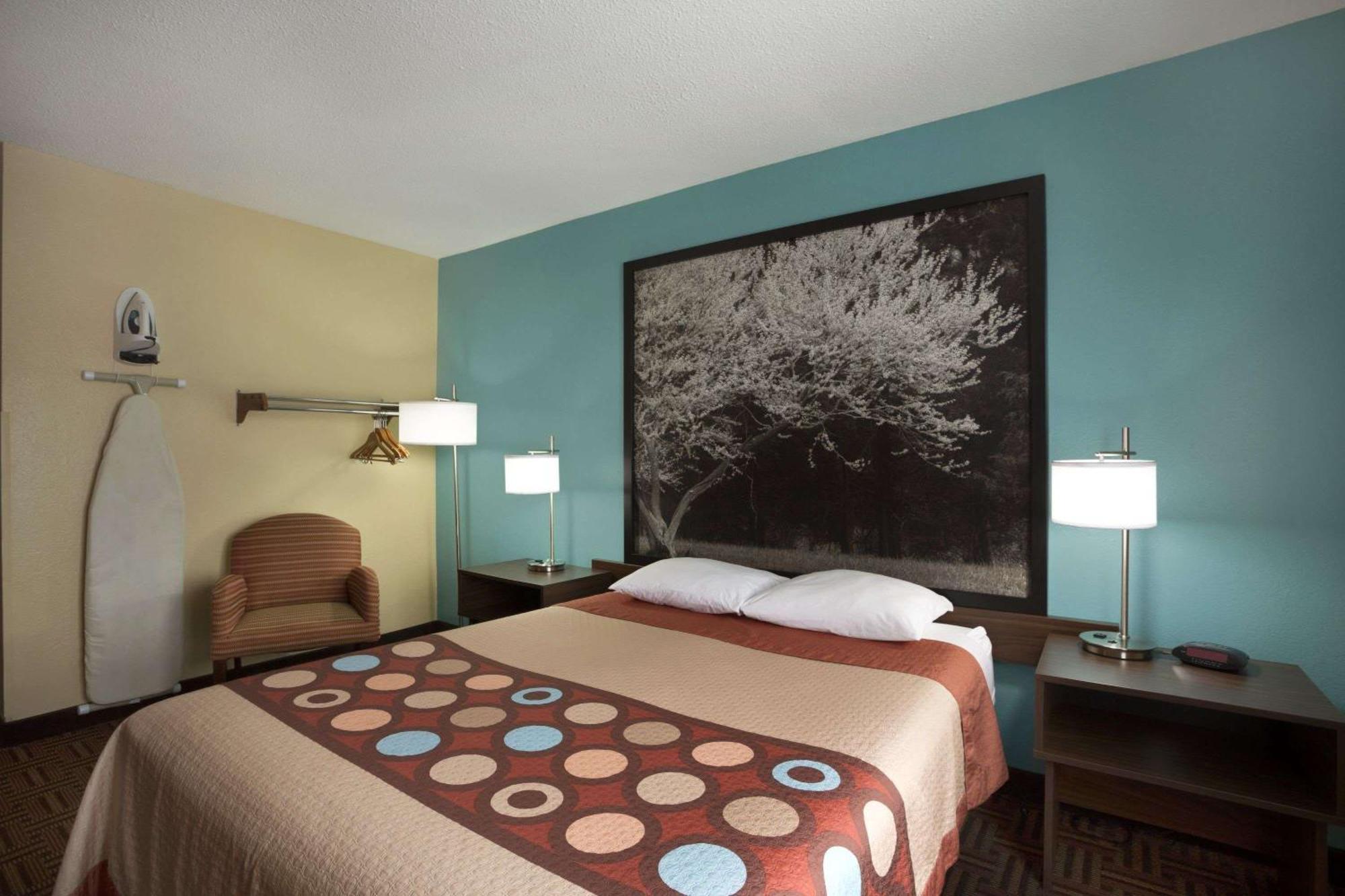 Queen Room with Roll-In Shower - Mobility Accessible/Non-Smoking