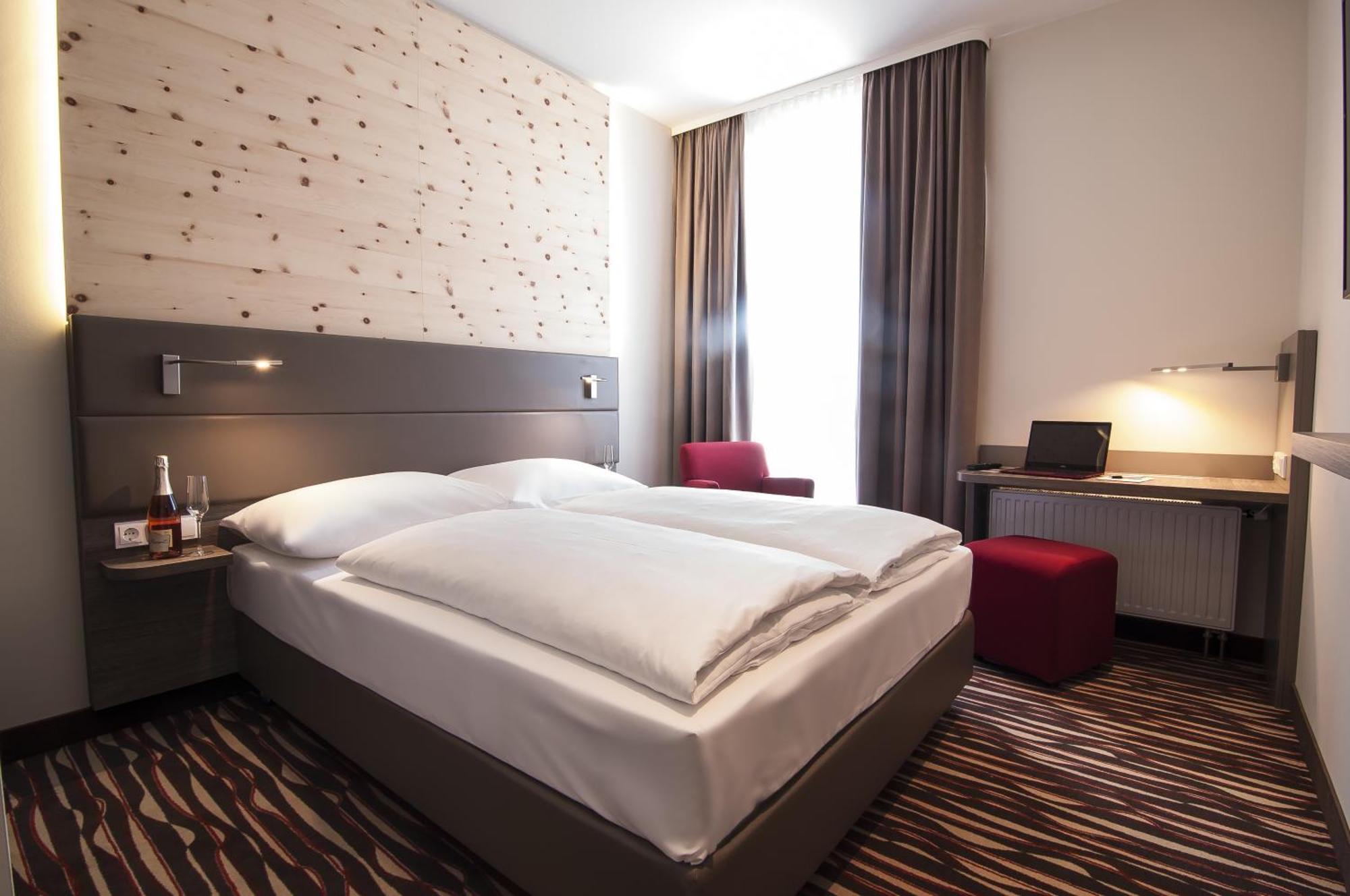 Comfort Zimmer mit Queensize-Bett und Klimaanlage