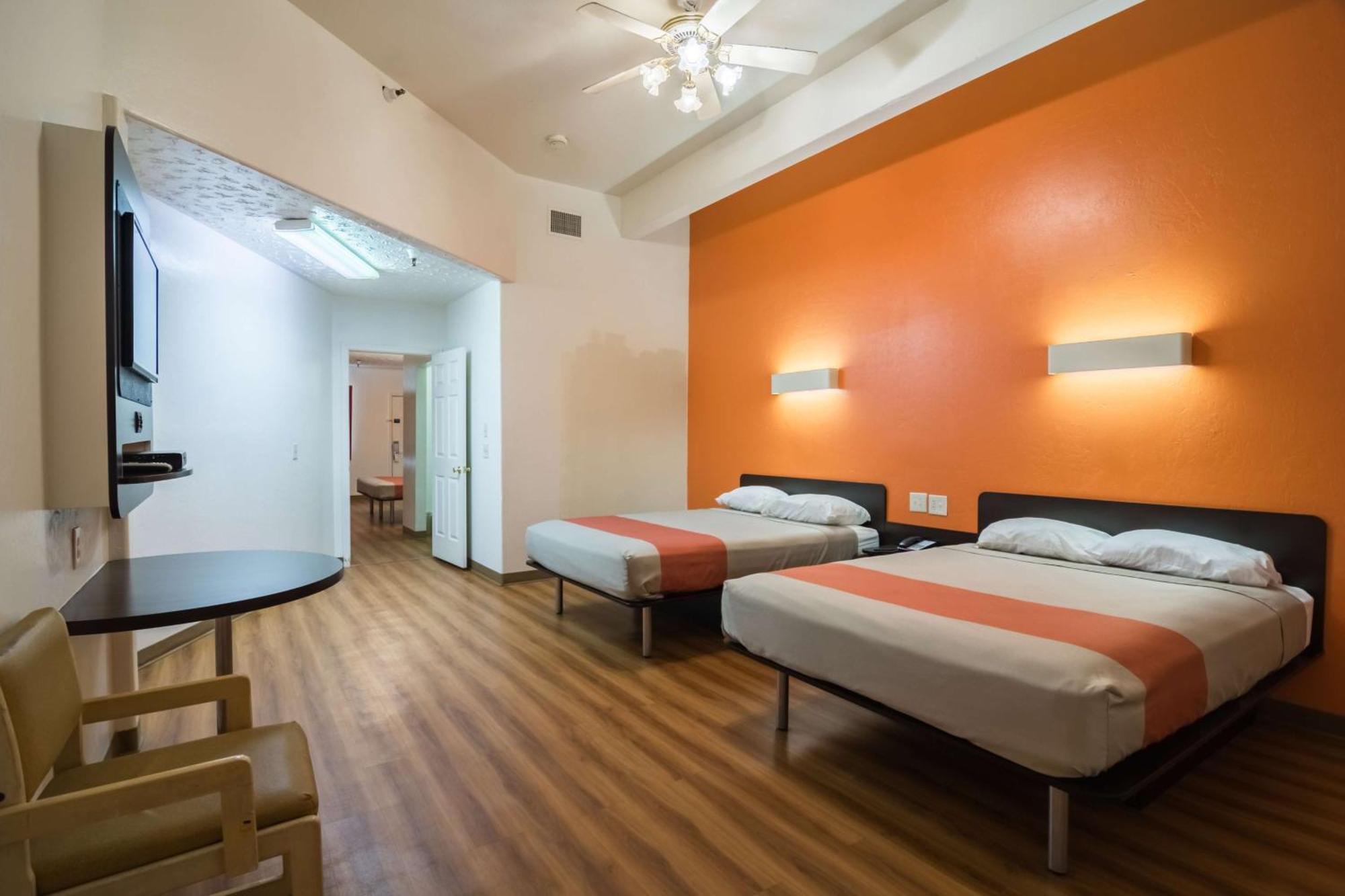3 Queen Beds Non Smoking