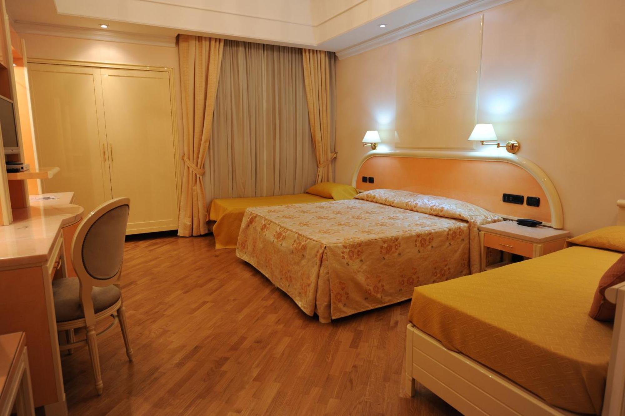 Triple Room,681625440:JPEG