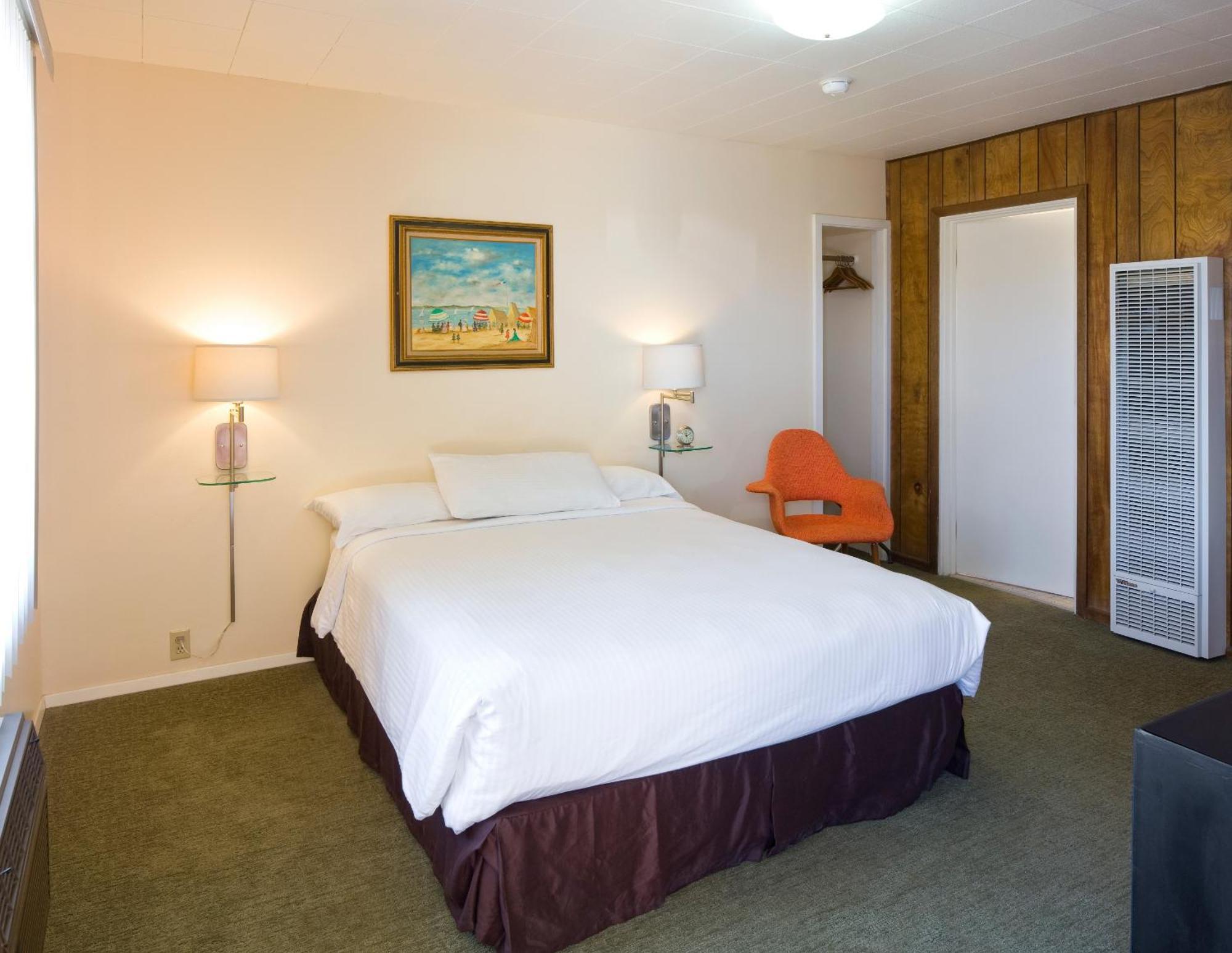 Deluxe Queen Room No Pets